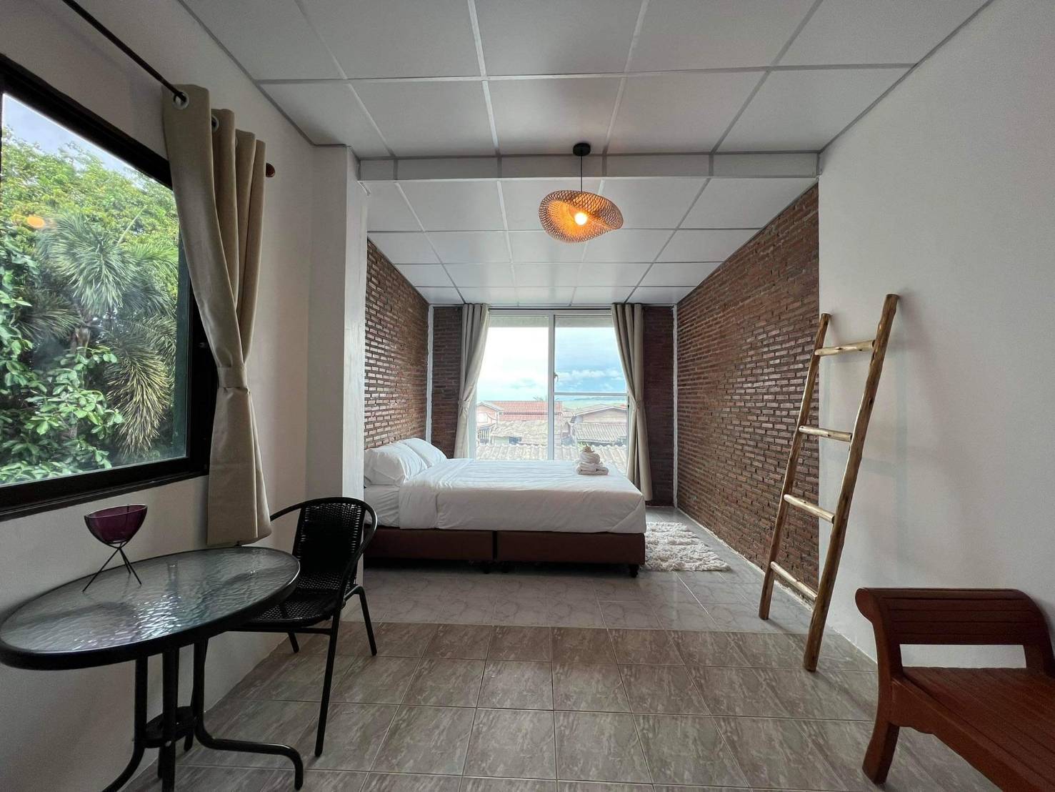 Crociere Cafe and Hostel seaview2