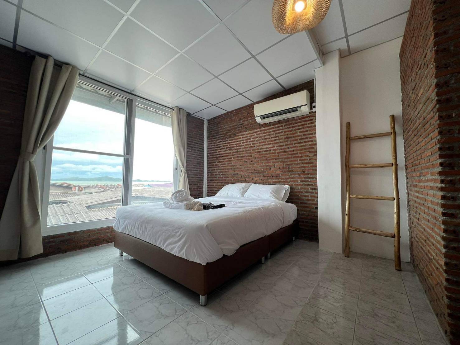 Crociere Cafe and Hostel seaview1