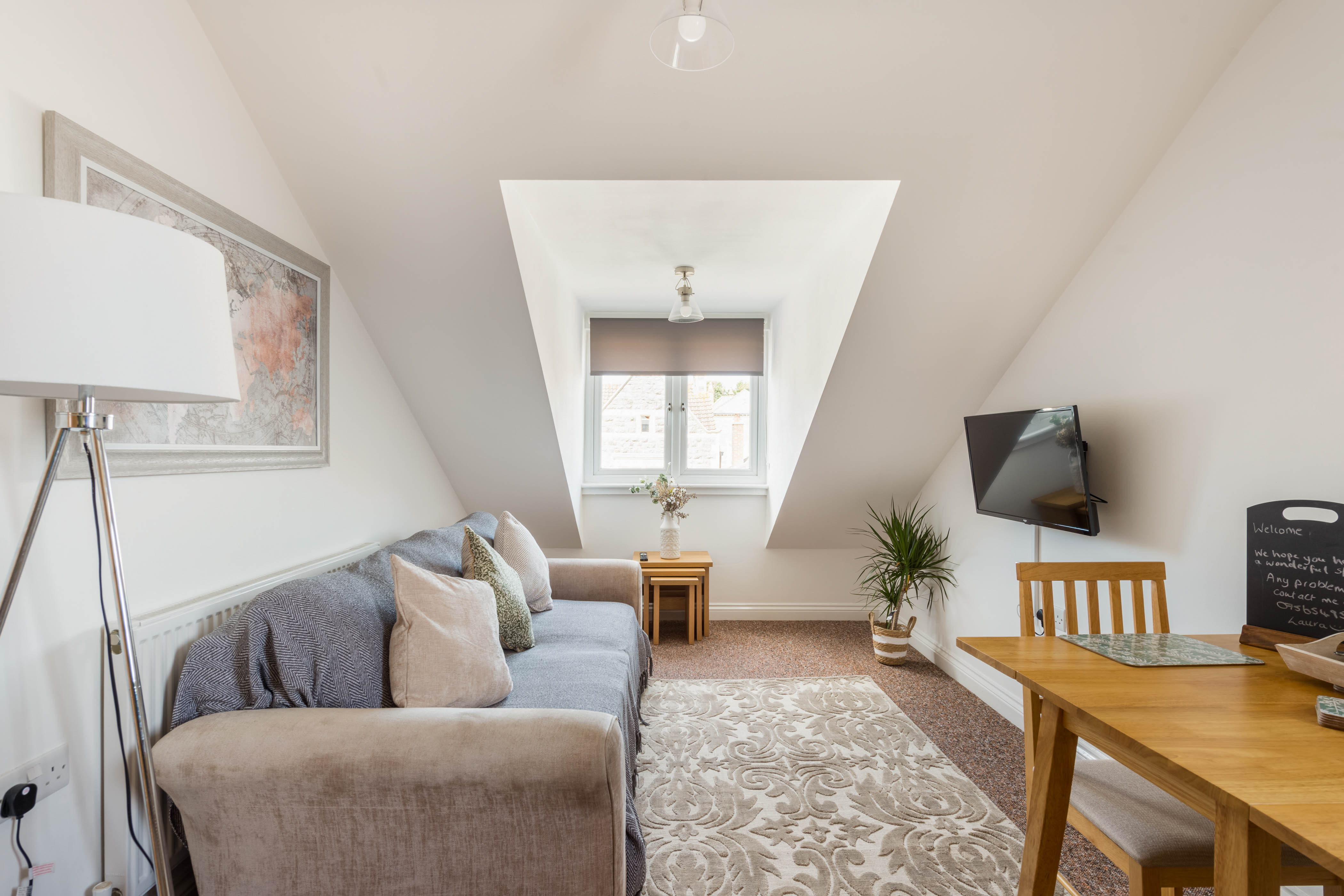 Seafront flat- Private parking- Close to town