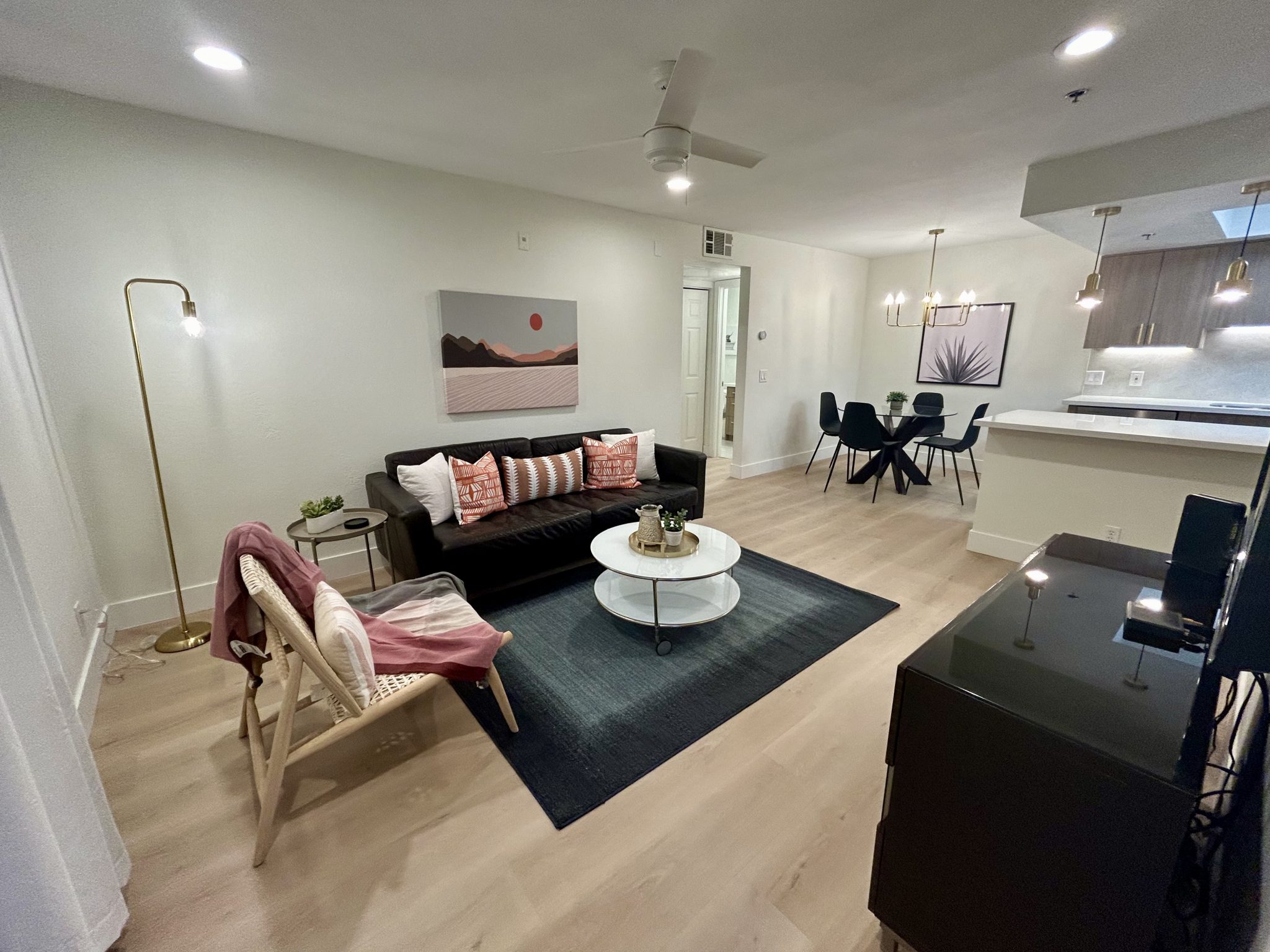 SOHO 2 BR* 2 Kings * Steps to STRIP! 2 pools! in Unincorporated Areas, Clark County Nv