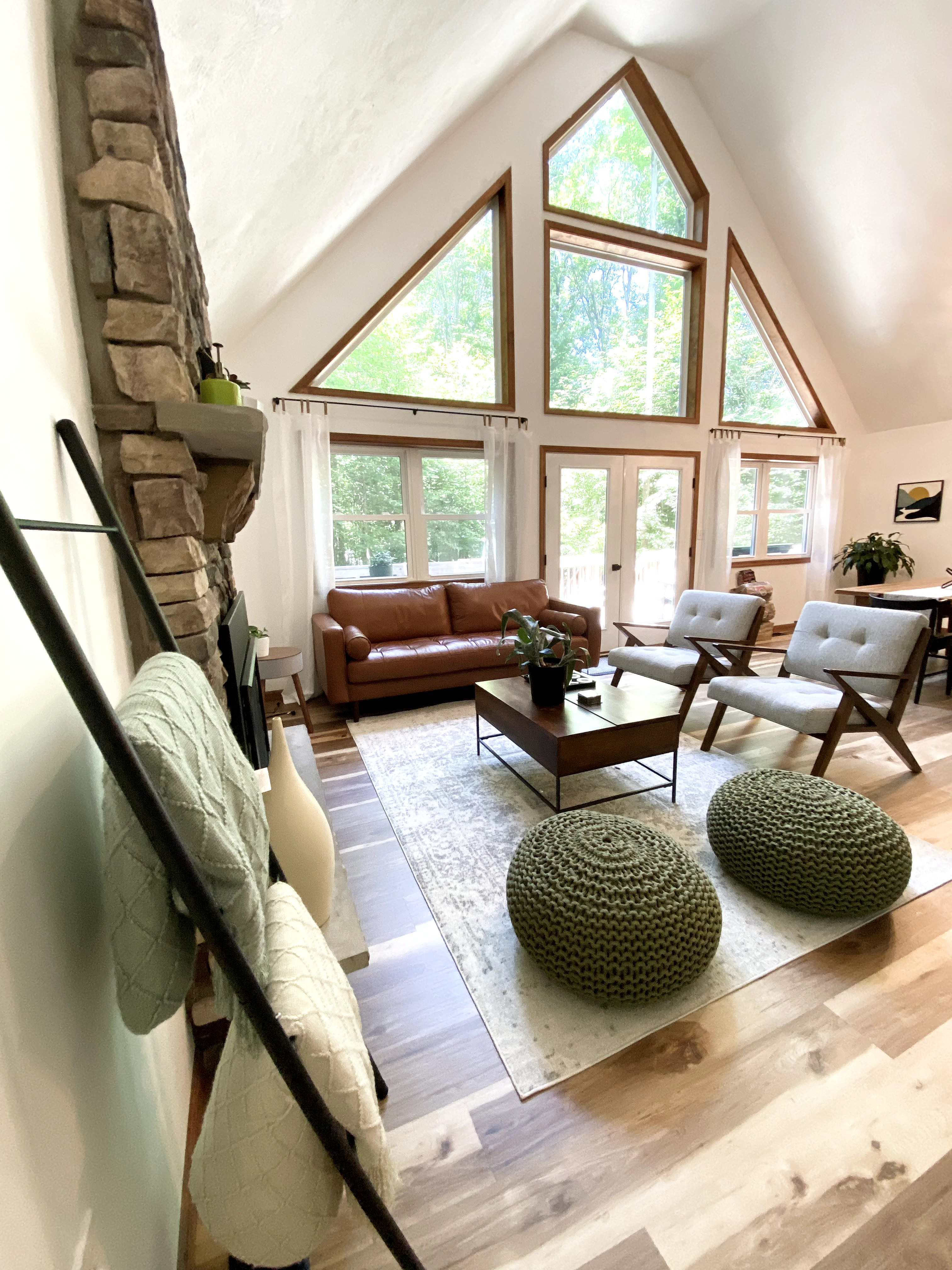 Peaceful Chalet  I Fireplace I Hot Tub I Fire Pit