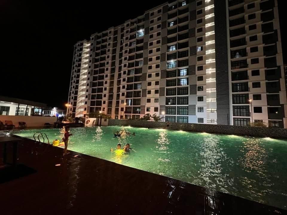 DESARU HOMESTAY
3 BEDROOM
SWIMMING POOL