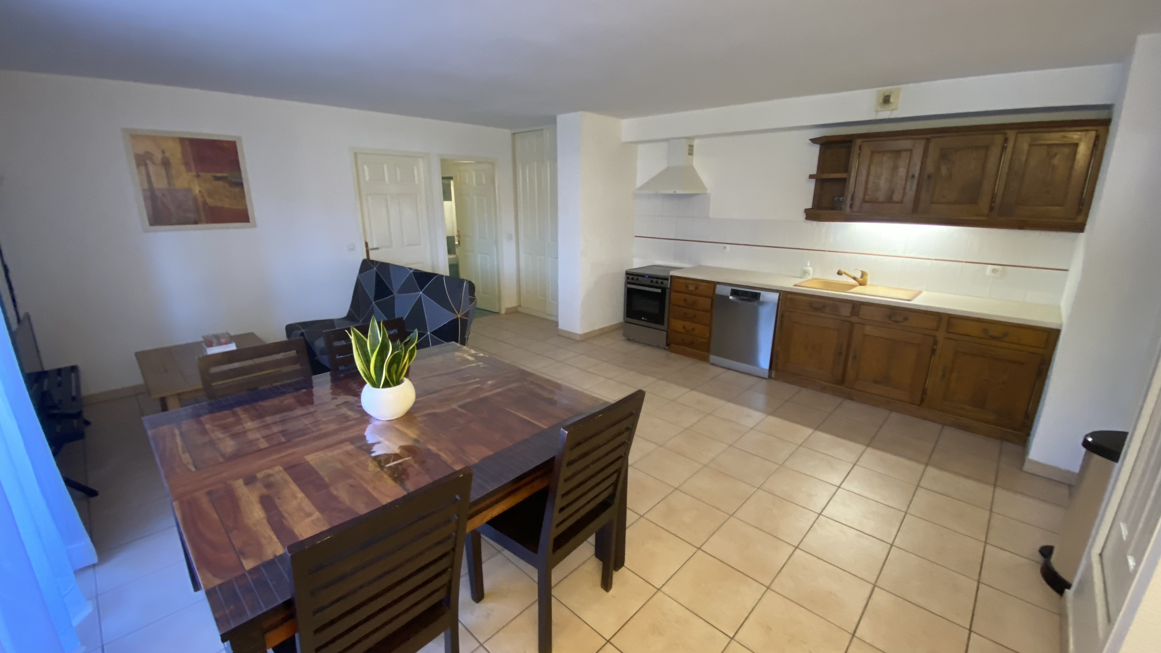 Large T2 with private garage