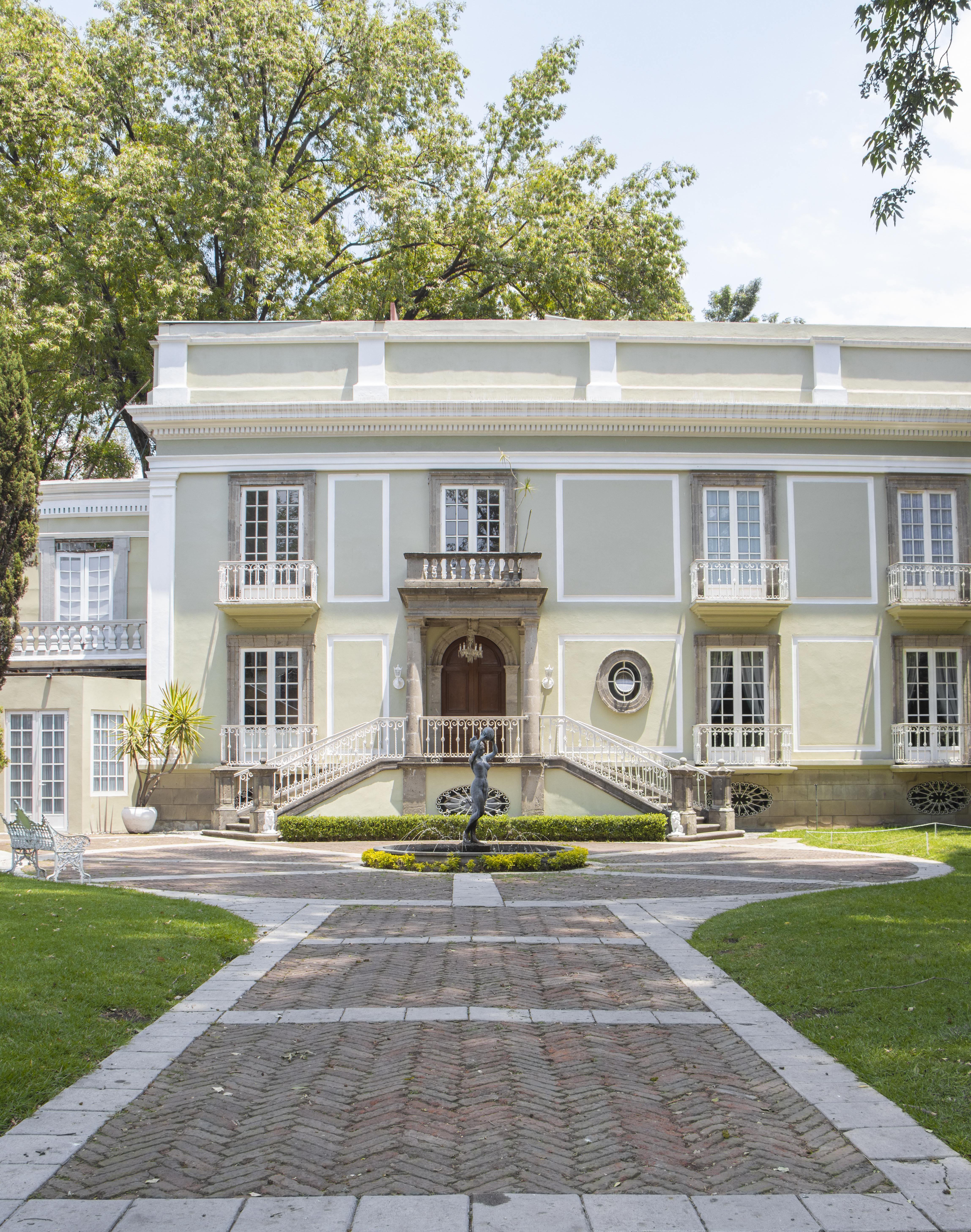 Renovated suite with jacuzzi 19th-century mansion in Coyoacán, Mexico City