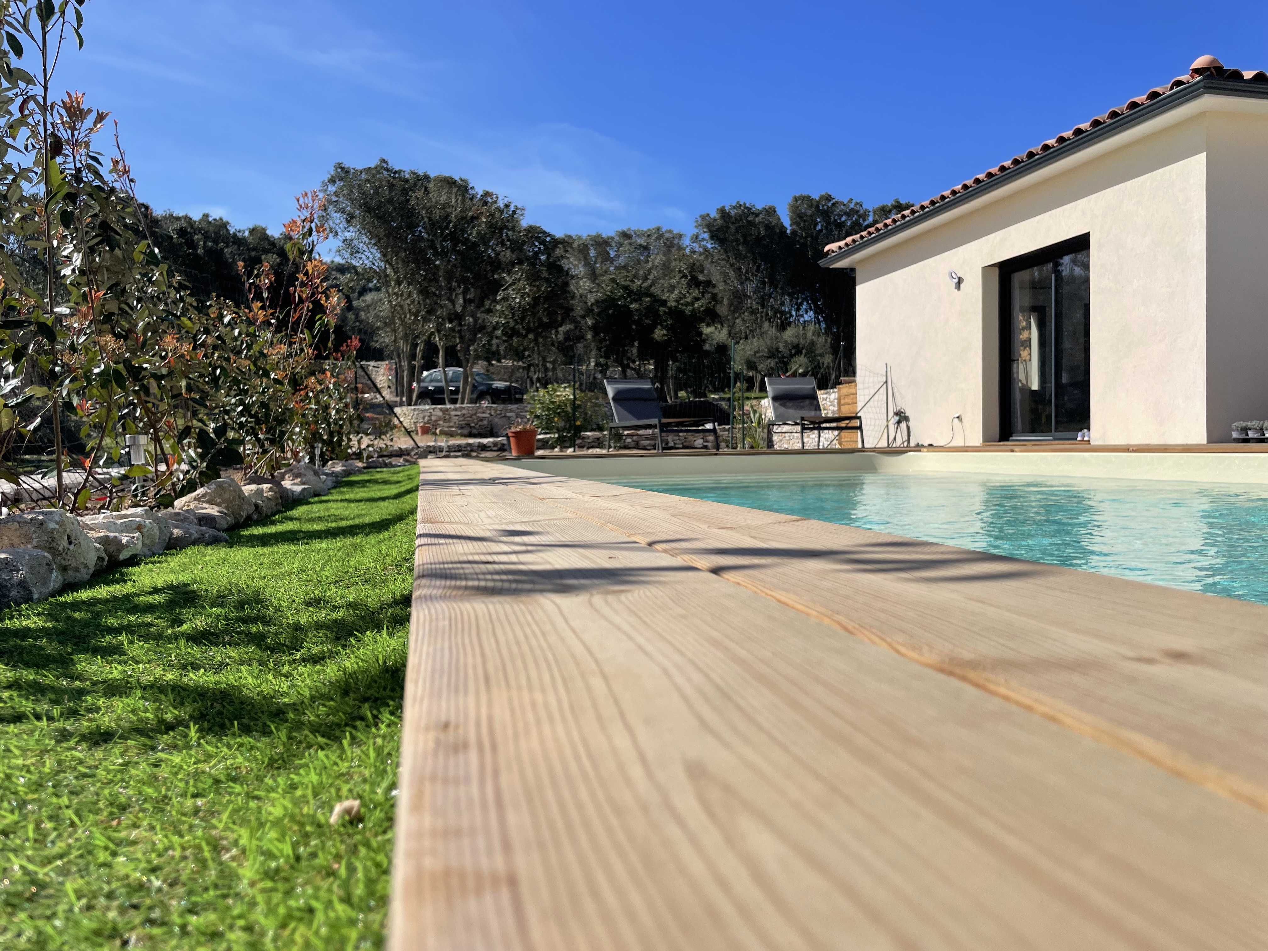 cozy house, pool and large grounds,maora