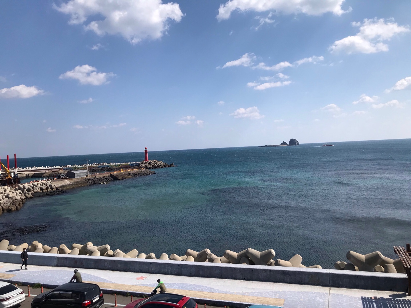 Sagye Stay Unit 302/Best Ocean View in Jeju Island, Brother Island, Songaksan at a glance. One-room type with a clean feeling