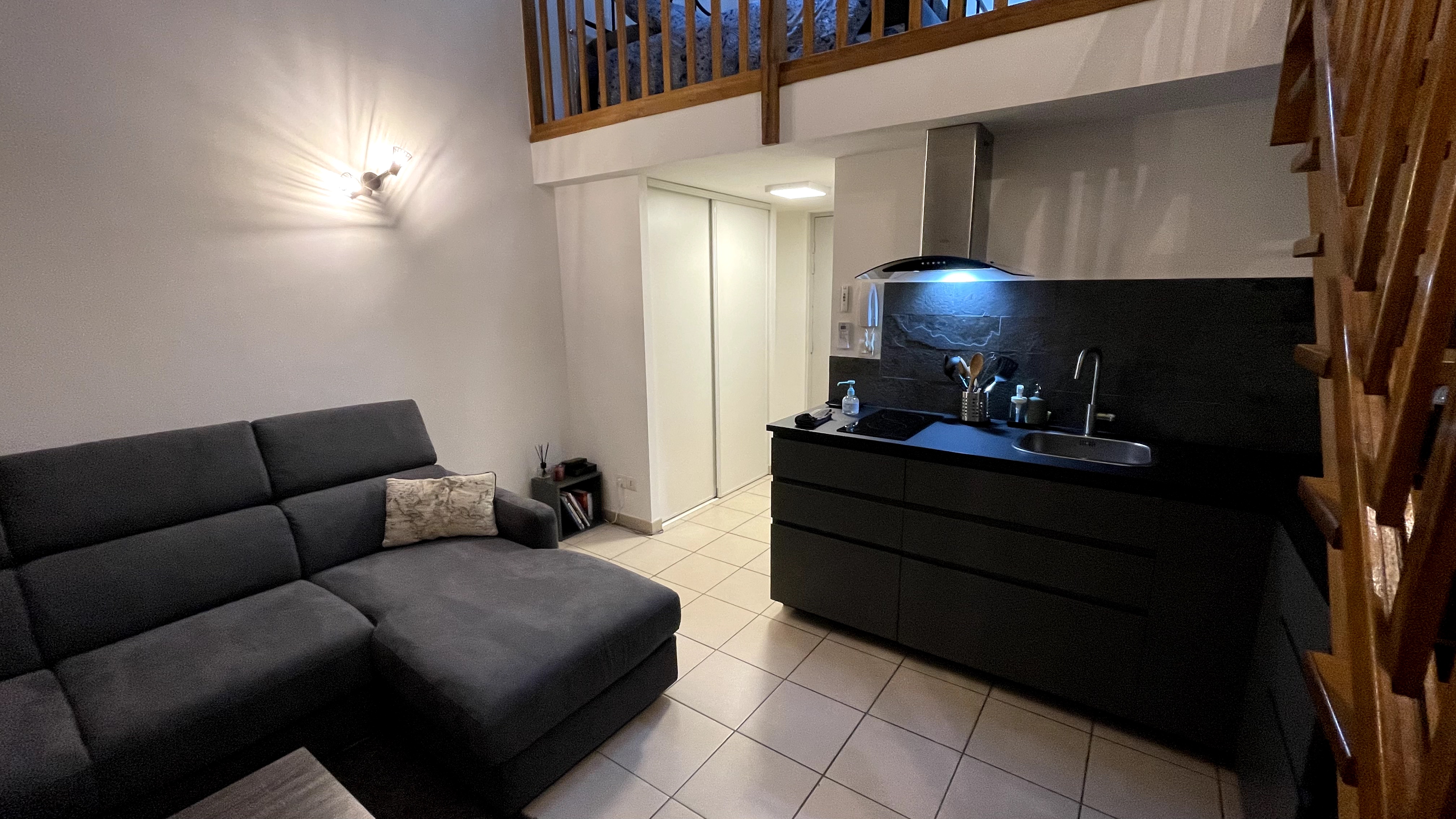 Salon De Provence, Quiet apartment.(ADDIS)