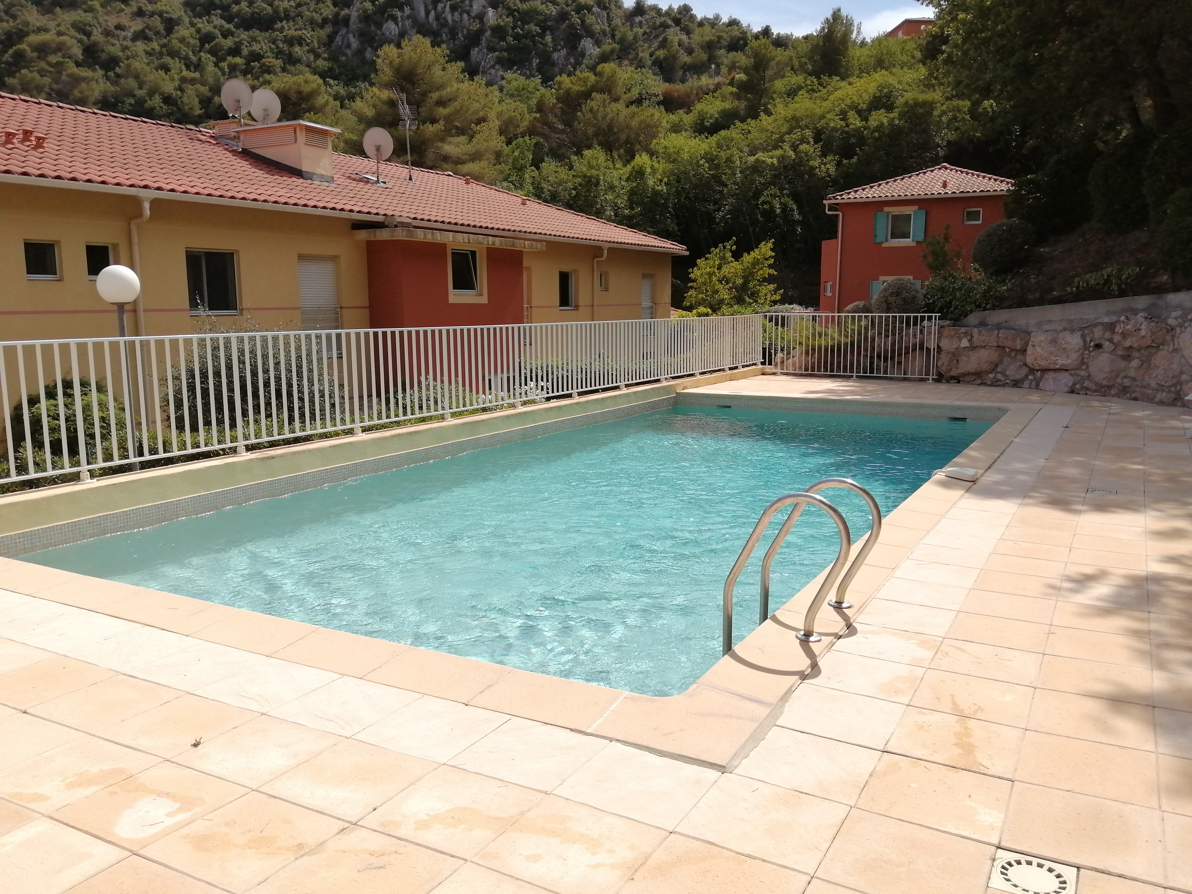 Apartment on the heights of Eze