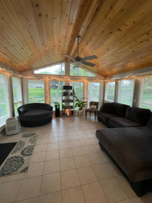 Cozy pet friendly home>Sunrm*75inTV*fenced bck yrd