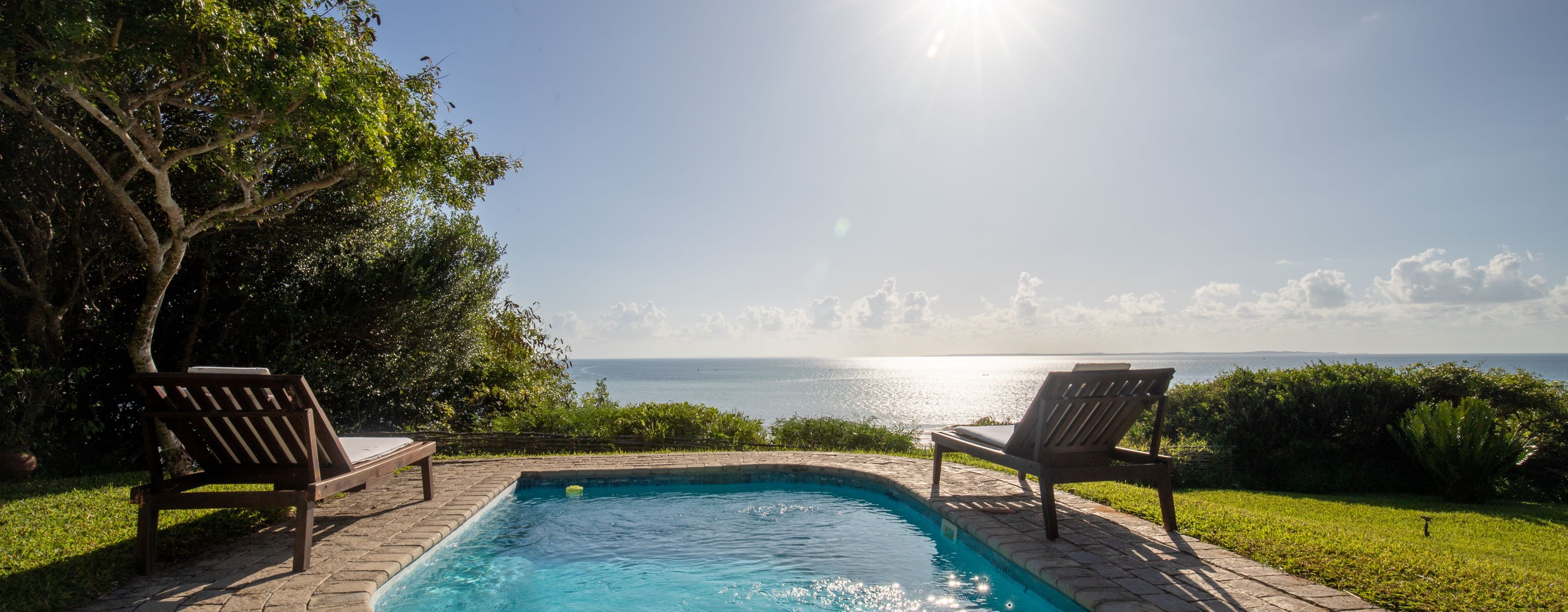 Villa Felicidade Beachfront 4-bedroom with a pool