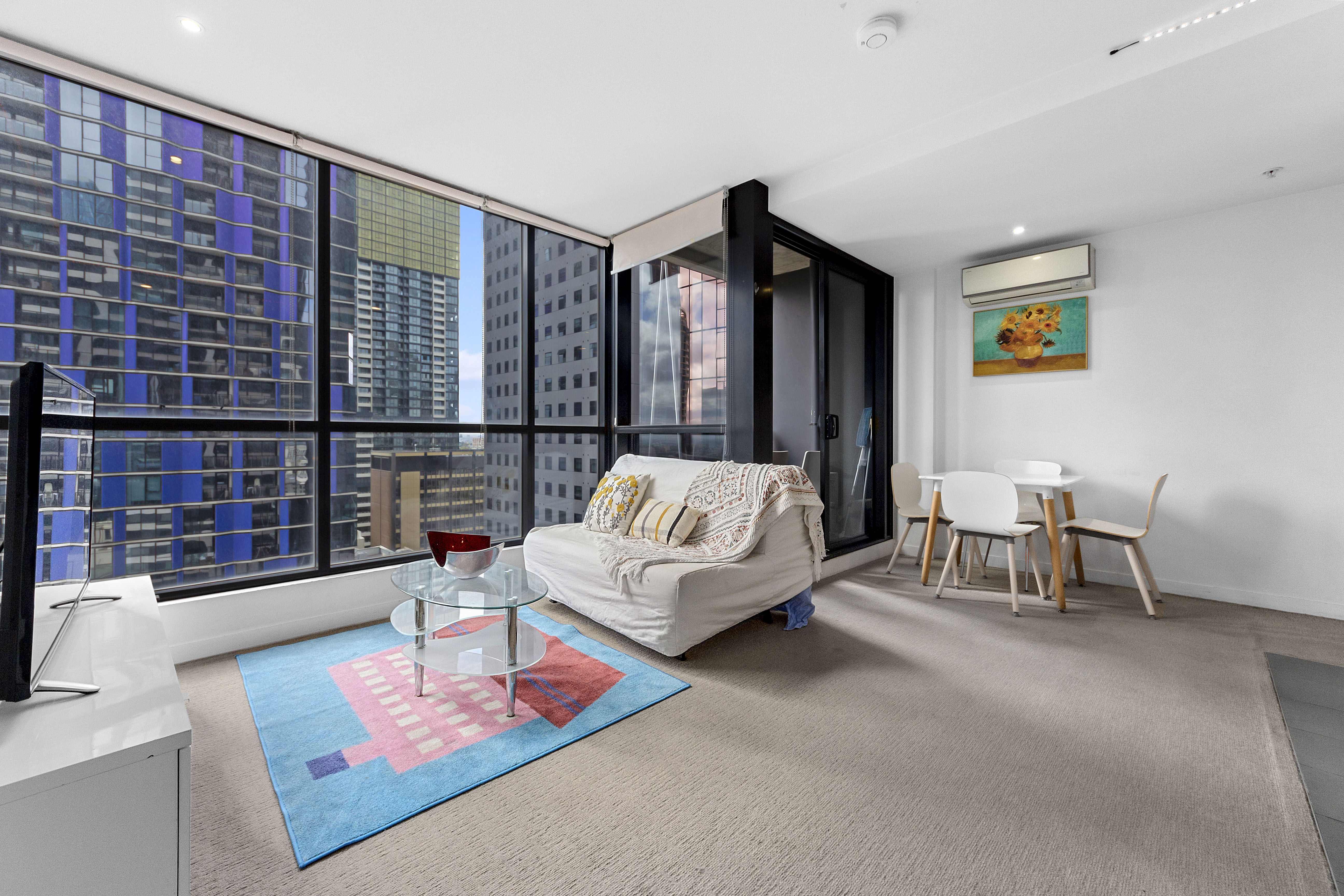 24-Prime Location Vibrant CBD Views