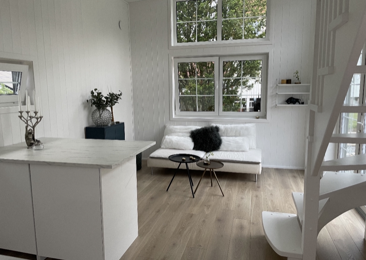 Newly built guesthouse near the sea, golf courses and city