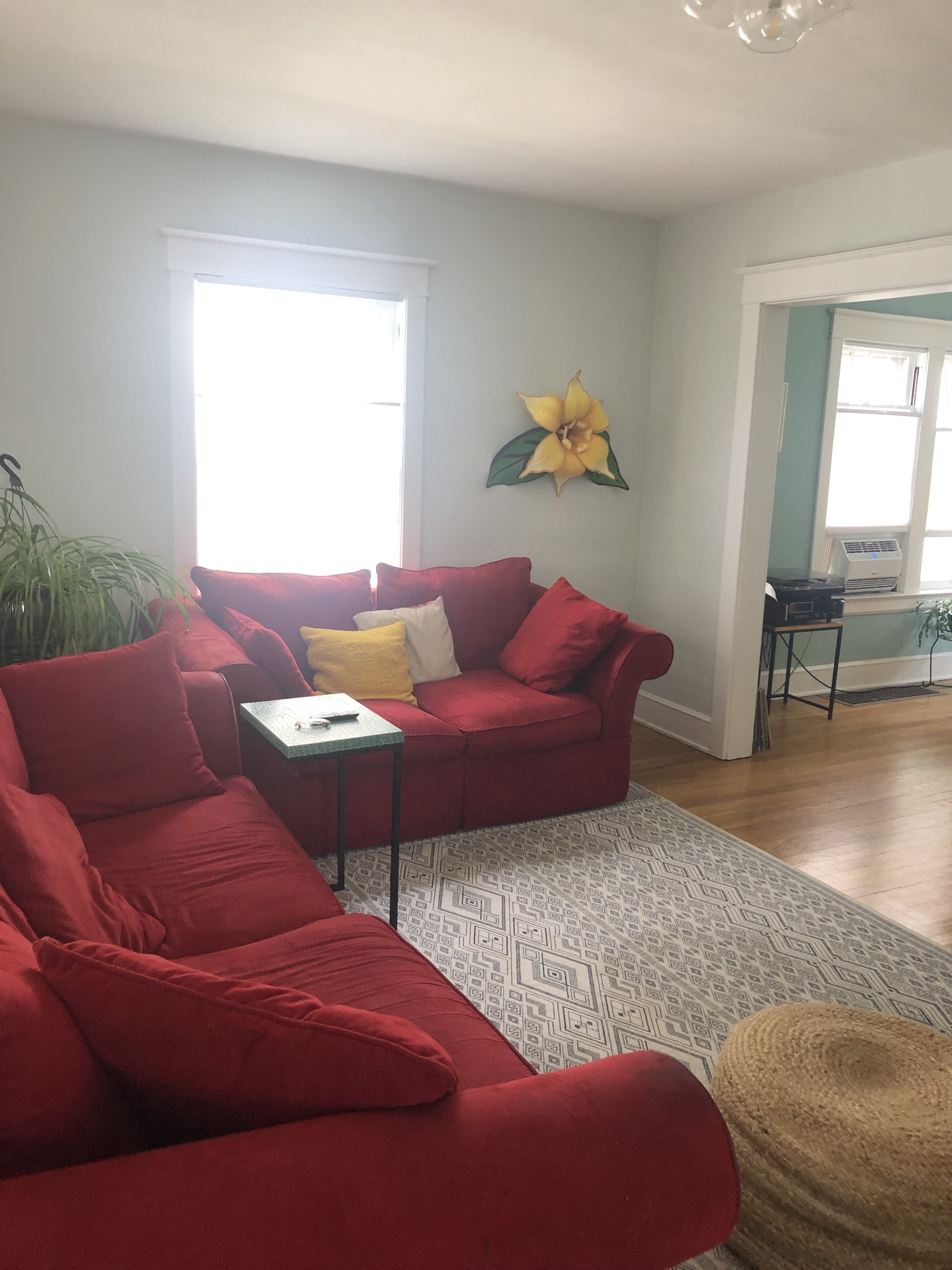 Colorful 3 bedroom home convenient to everything!