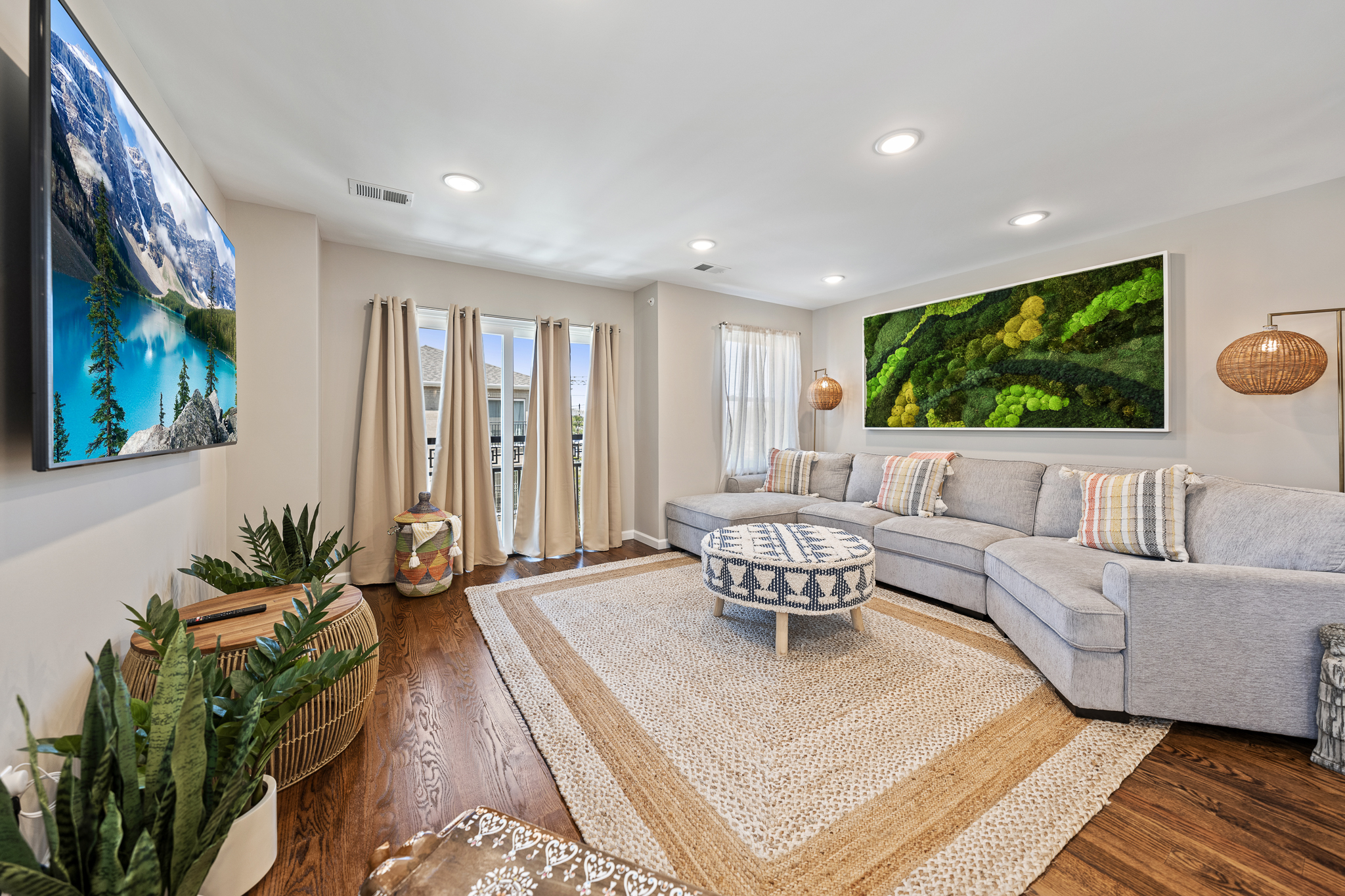Spacious 3BR Top-Floor Retreat | Near NYC + EWR in South, Newark