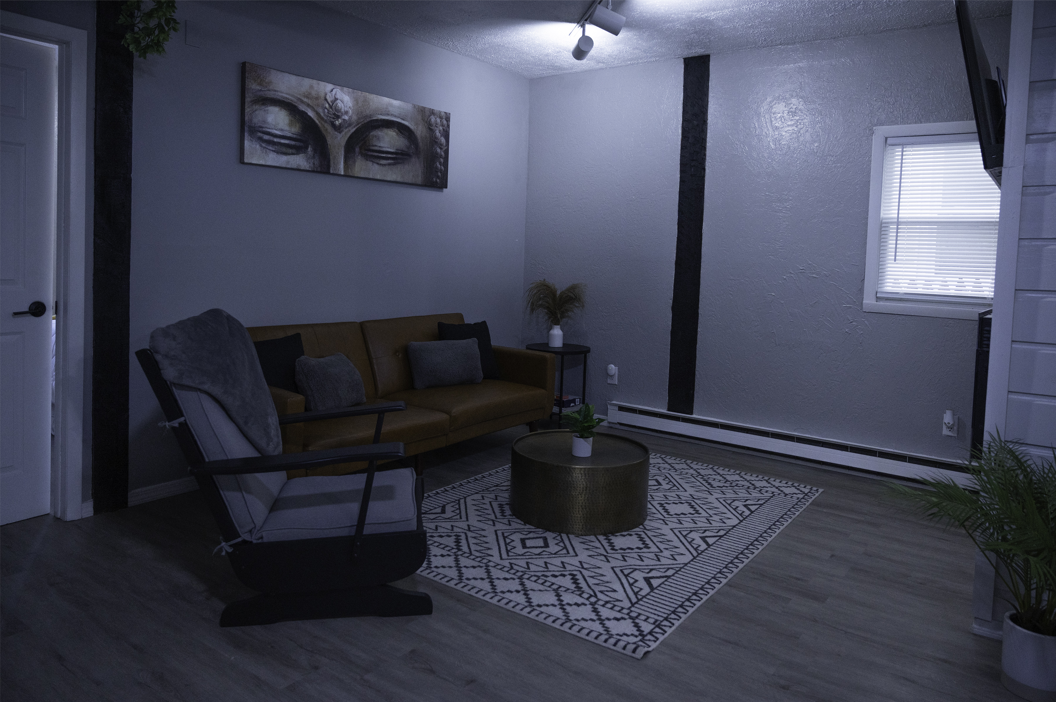 **New Listing! Modern 2 bdrm Apt in Mansion Area! in SECOND WARD, Albany