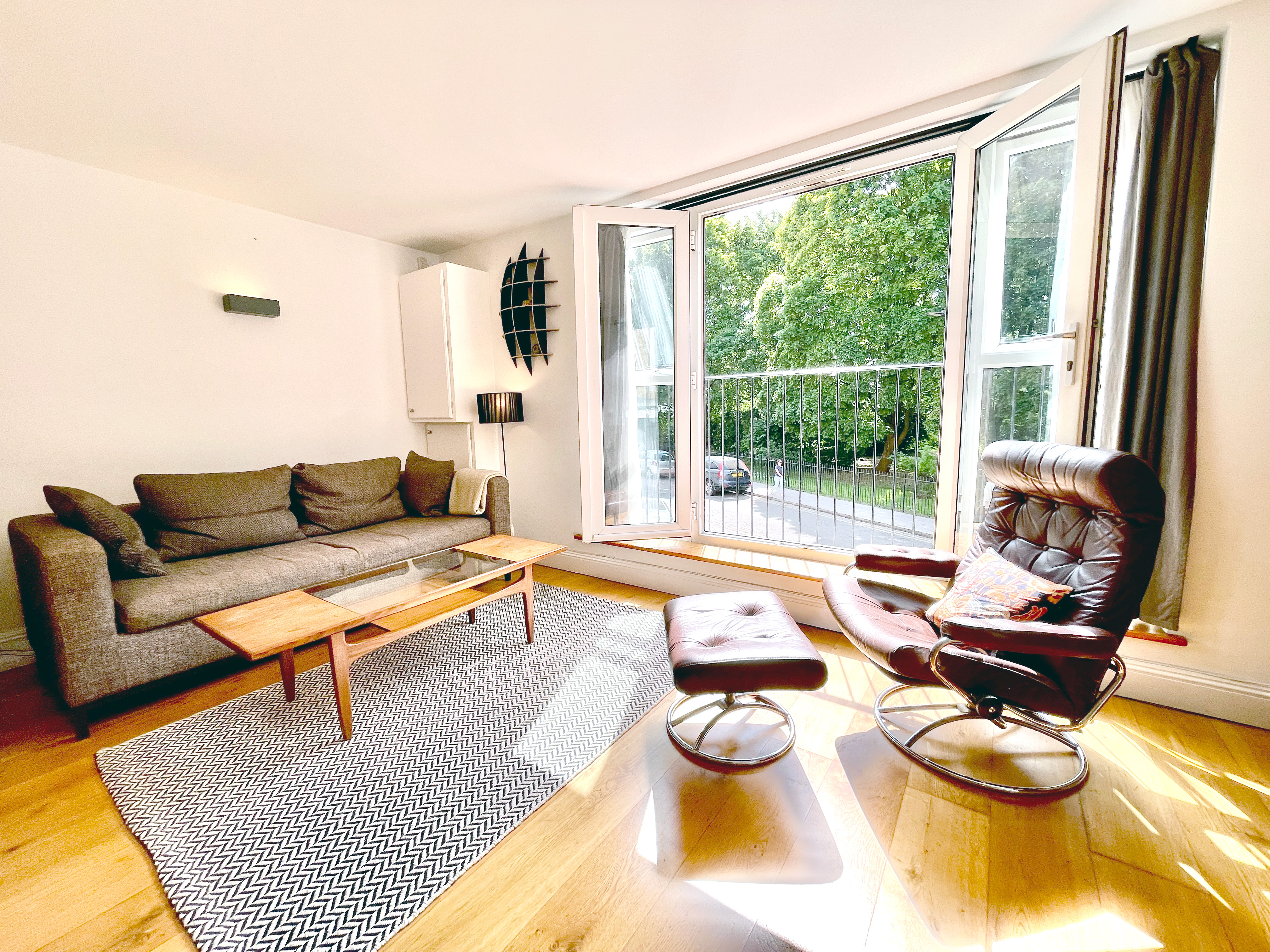 Sunny studio with park views in Hackney, London