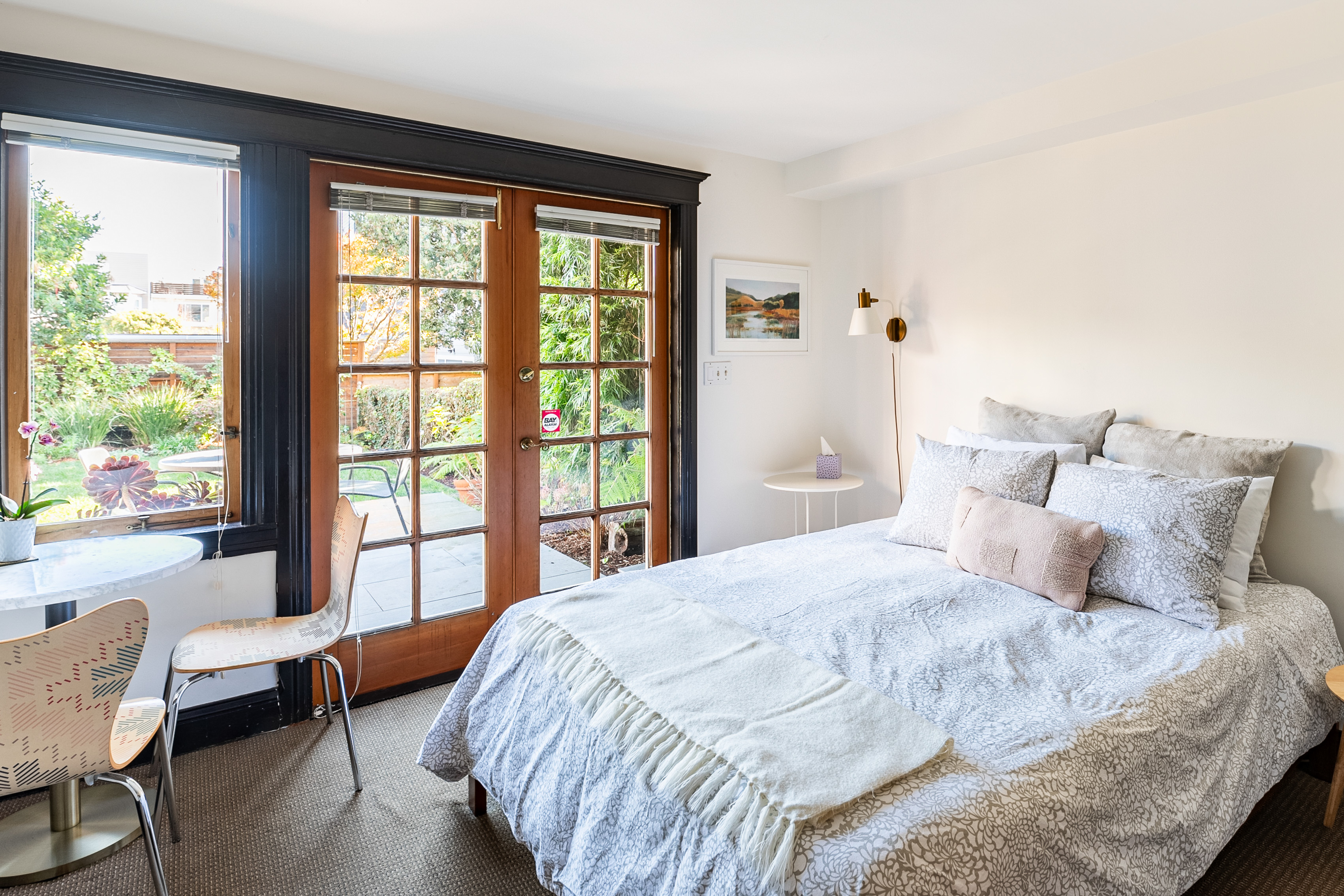 Cheerful Private Garden Studio