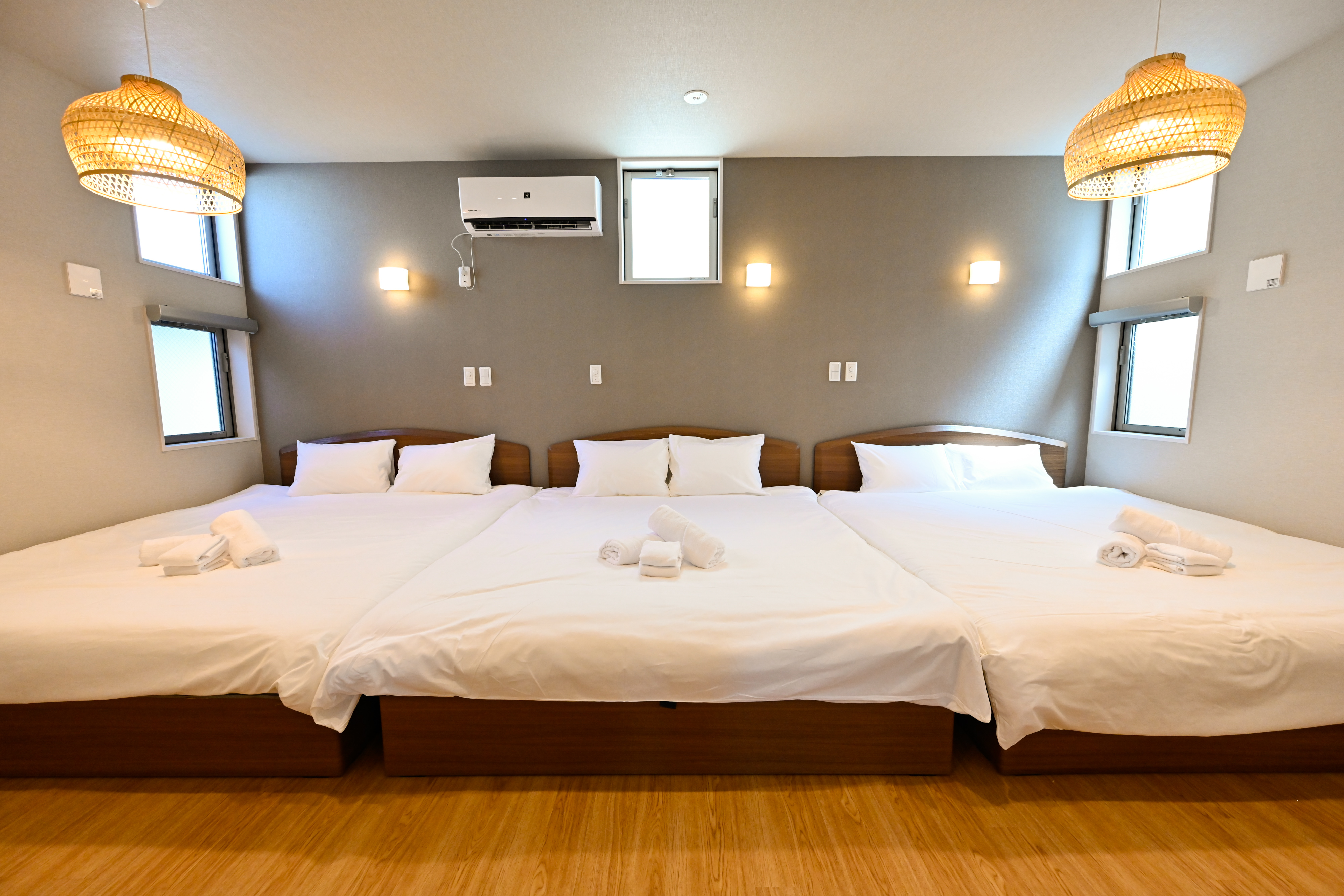 Easy access for tourist destinations/Relaxing room