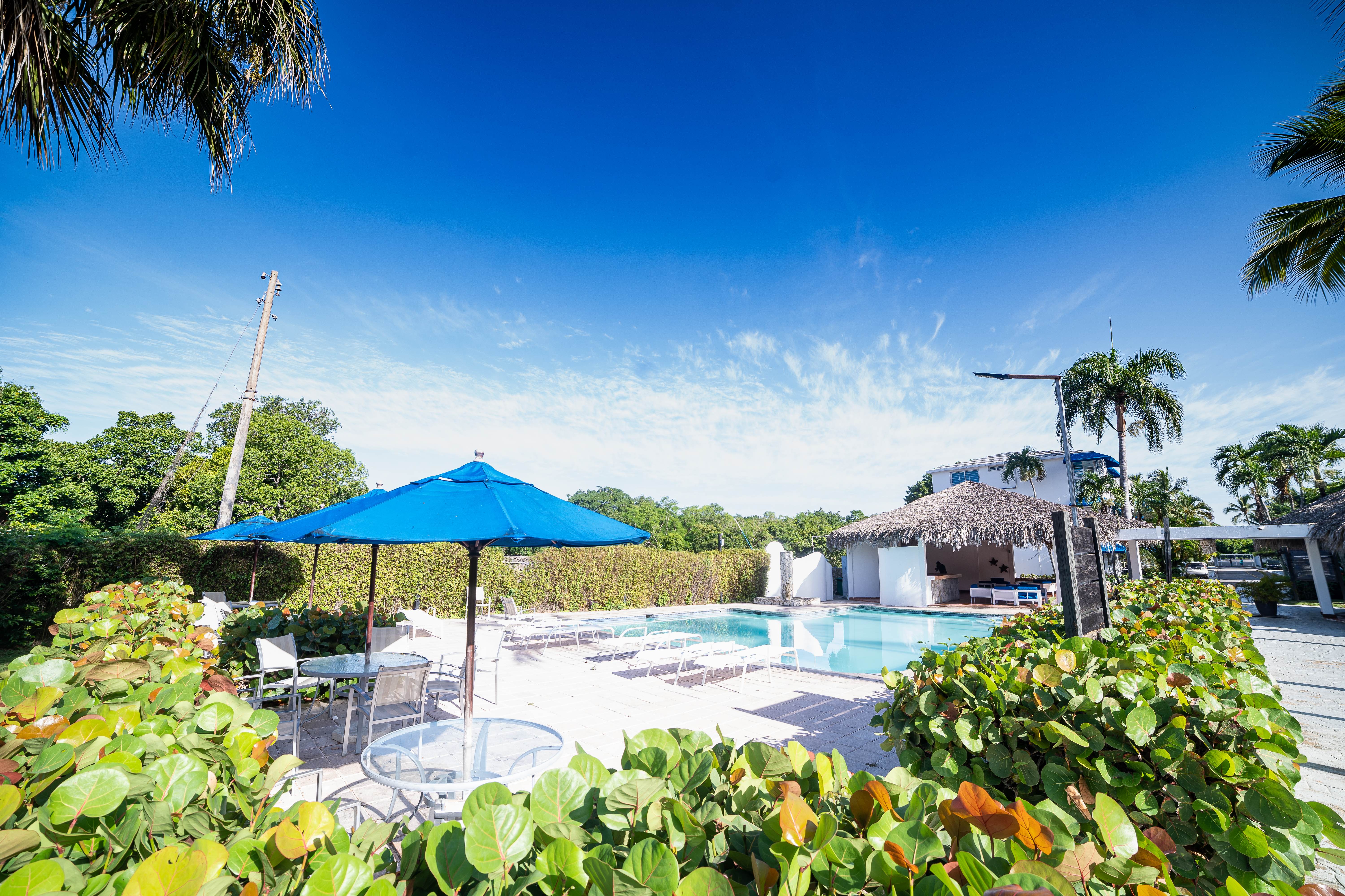 Apartment with pool near the beach