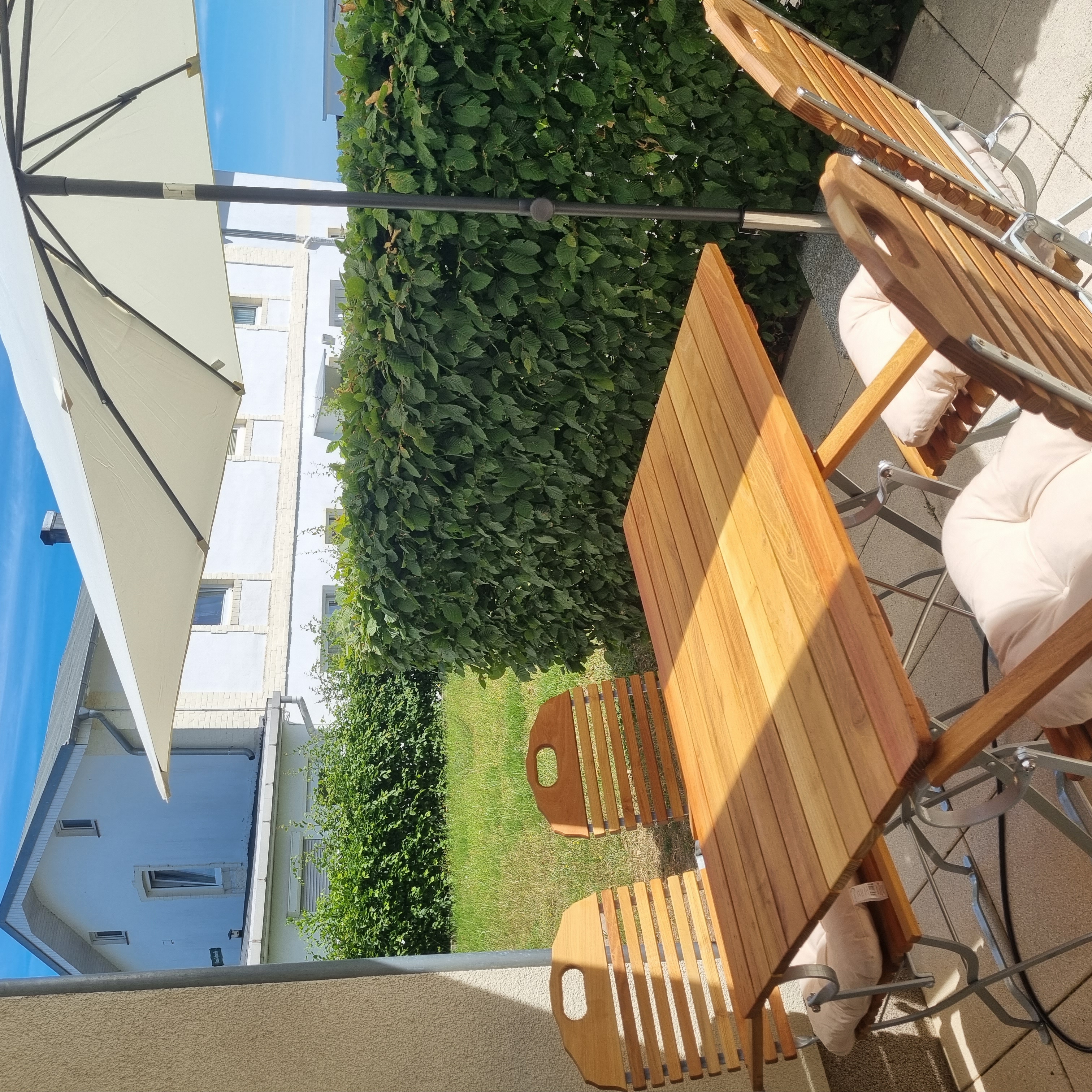 Walking distance to the sea, sunny apartment