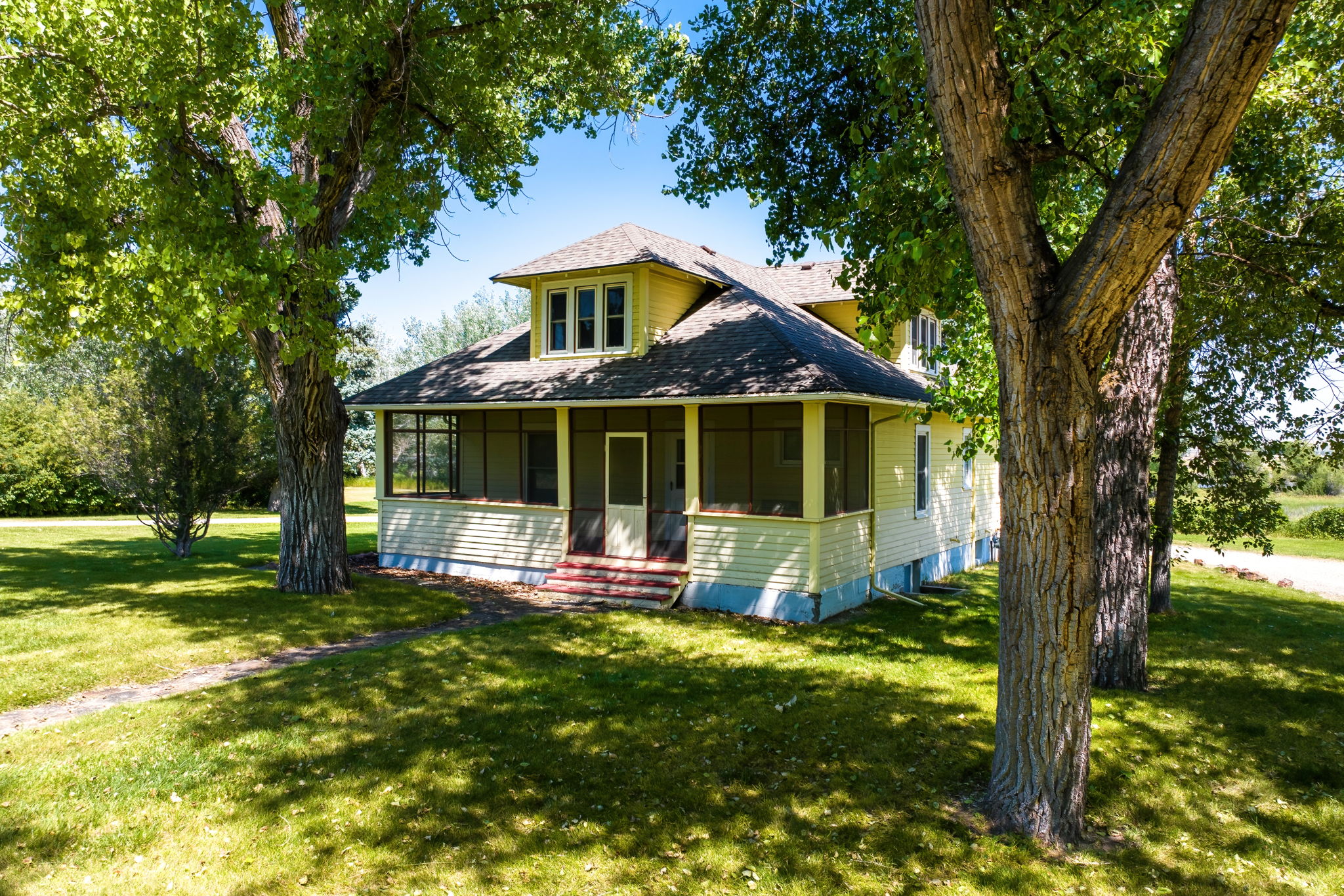 Charming Missouri River Home