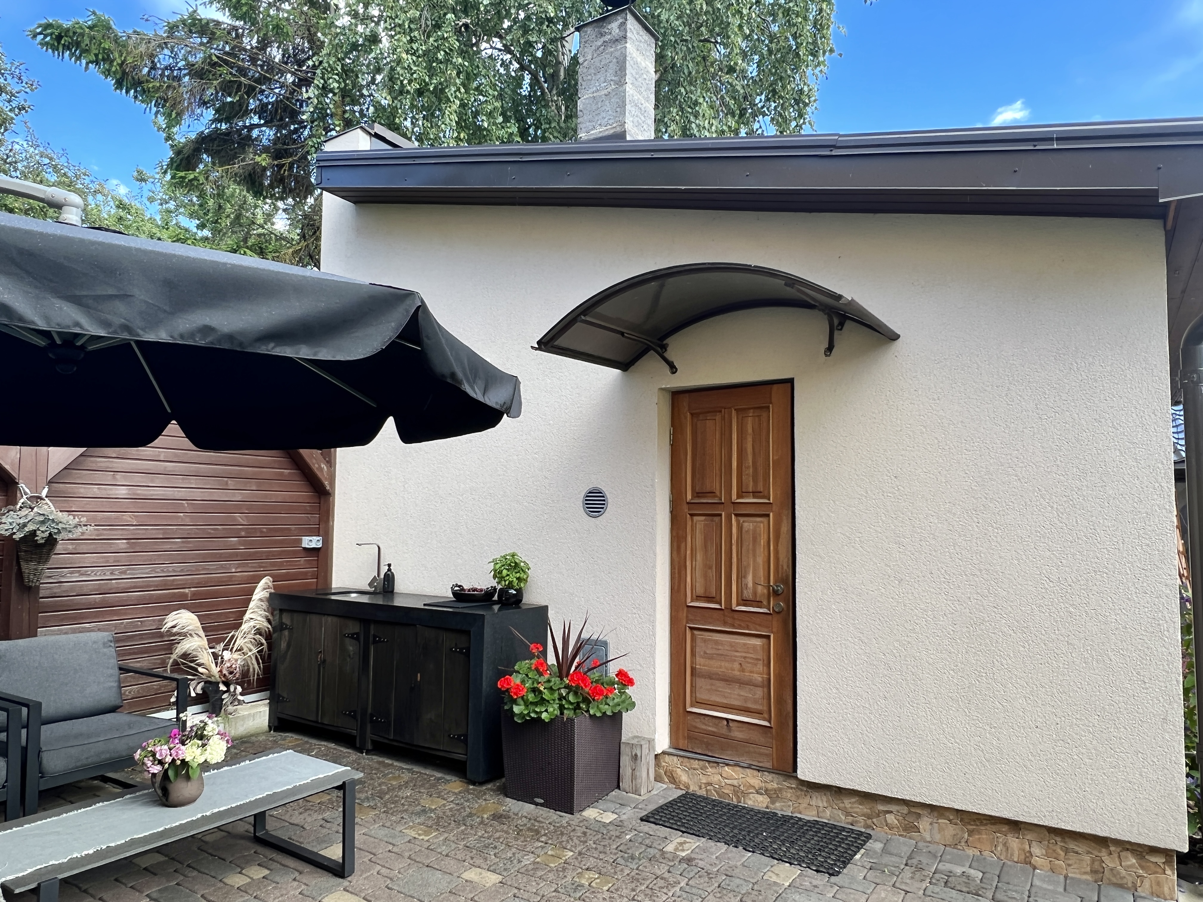 1-bedroom guest house with pool in Liepaja