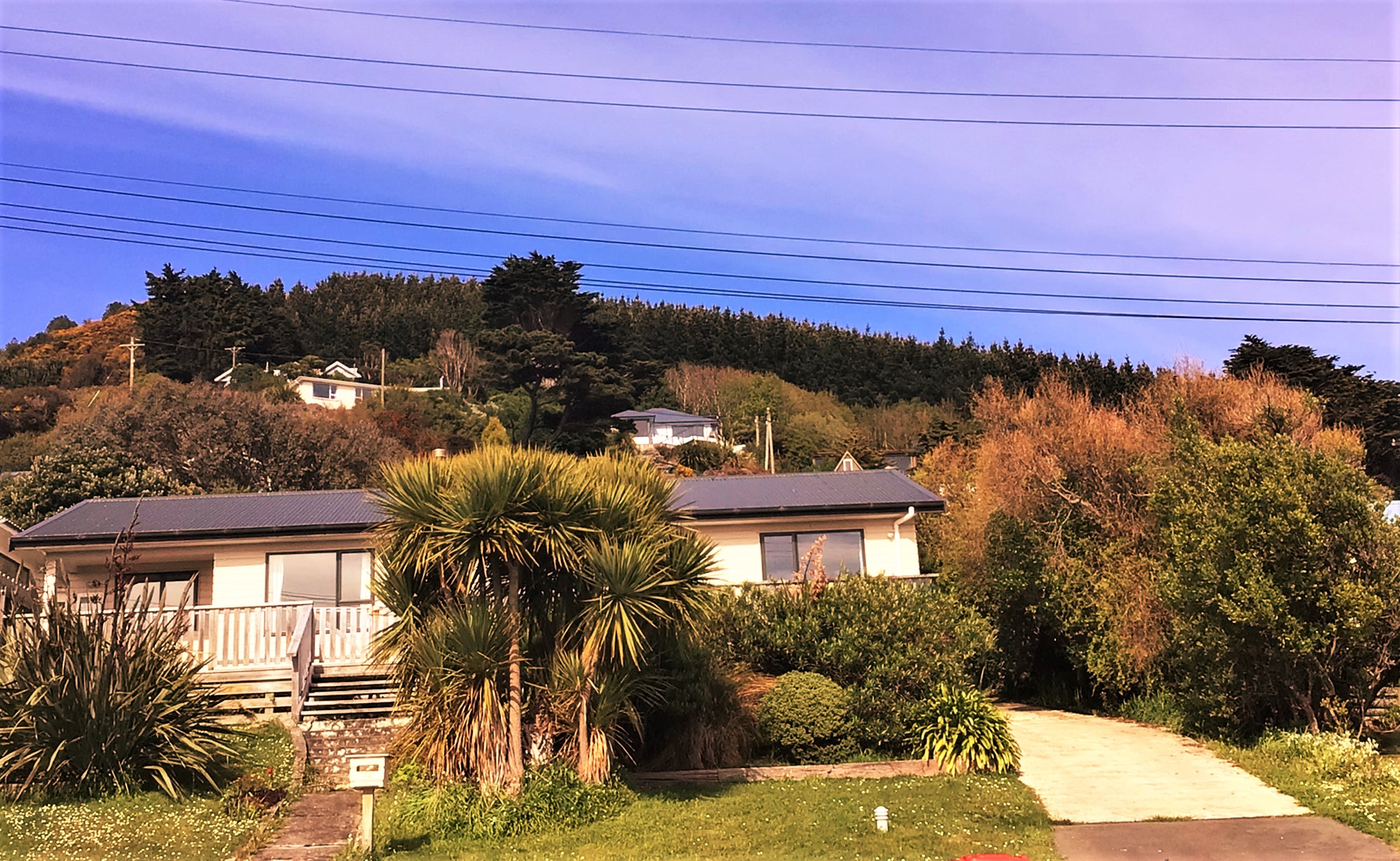 Warm north-facing house with sea views