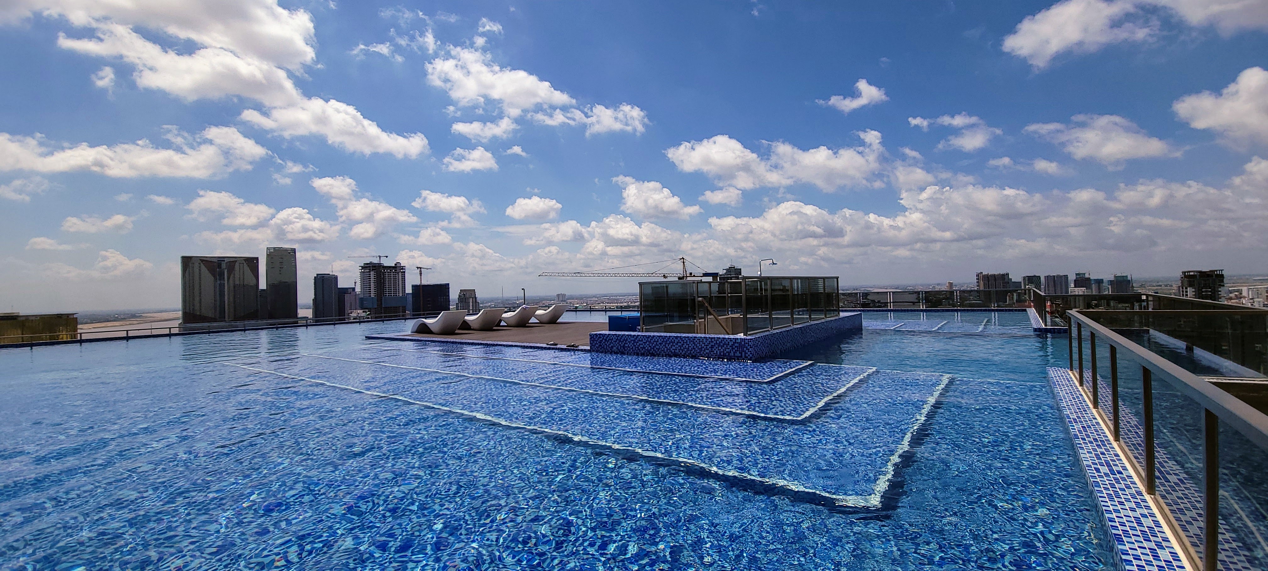 Central|City View|Rooftop Pool|Gym|Kitchen|Washer