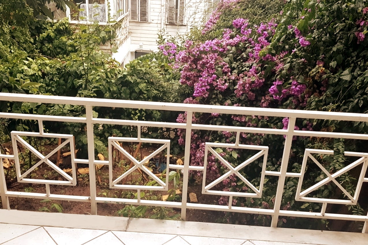 Calm Garden Floor House at the top