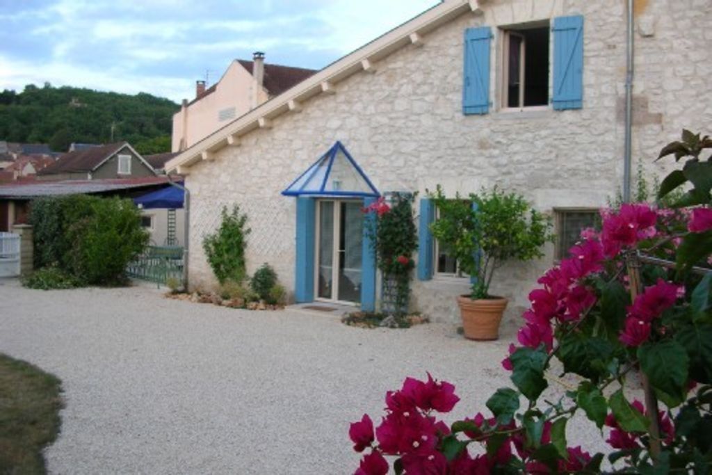 Maisonette with large terrace and private parking