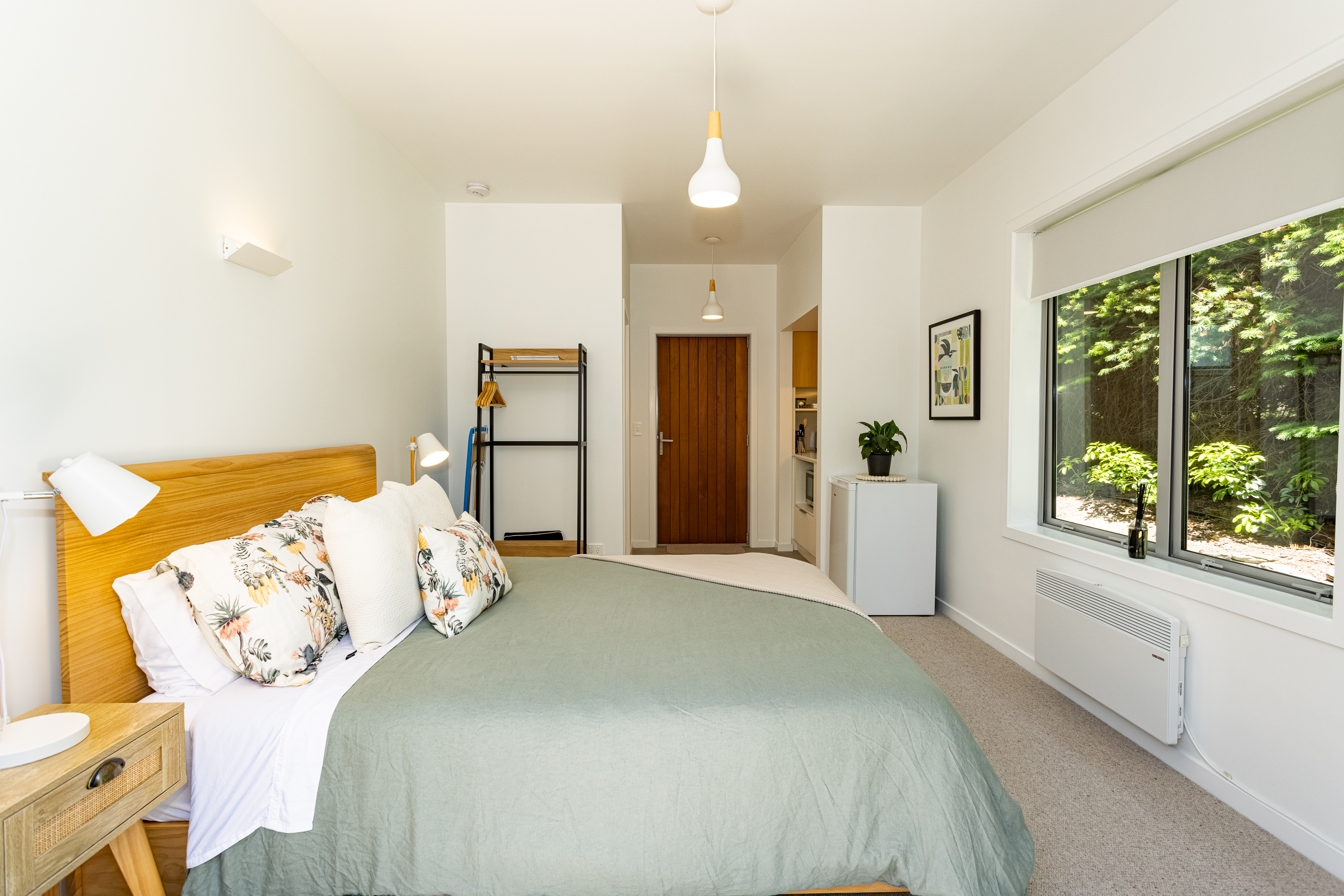 Relaxing 1 bedroom studio with a private deck area