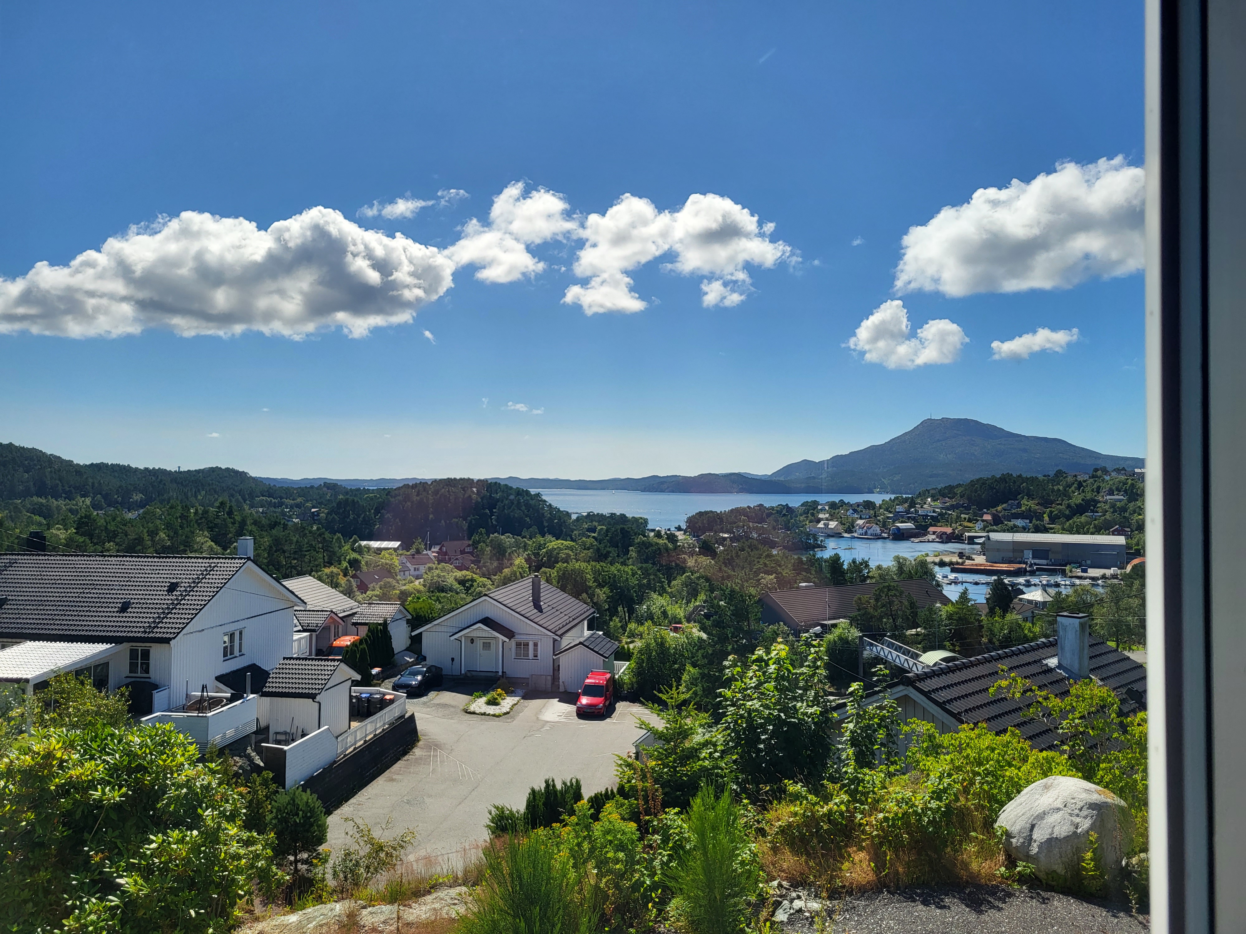 Cozy house with magnificent view and good parking