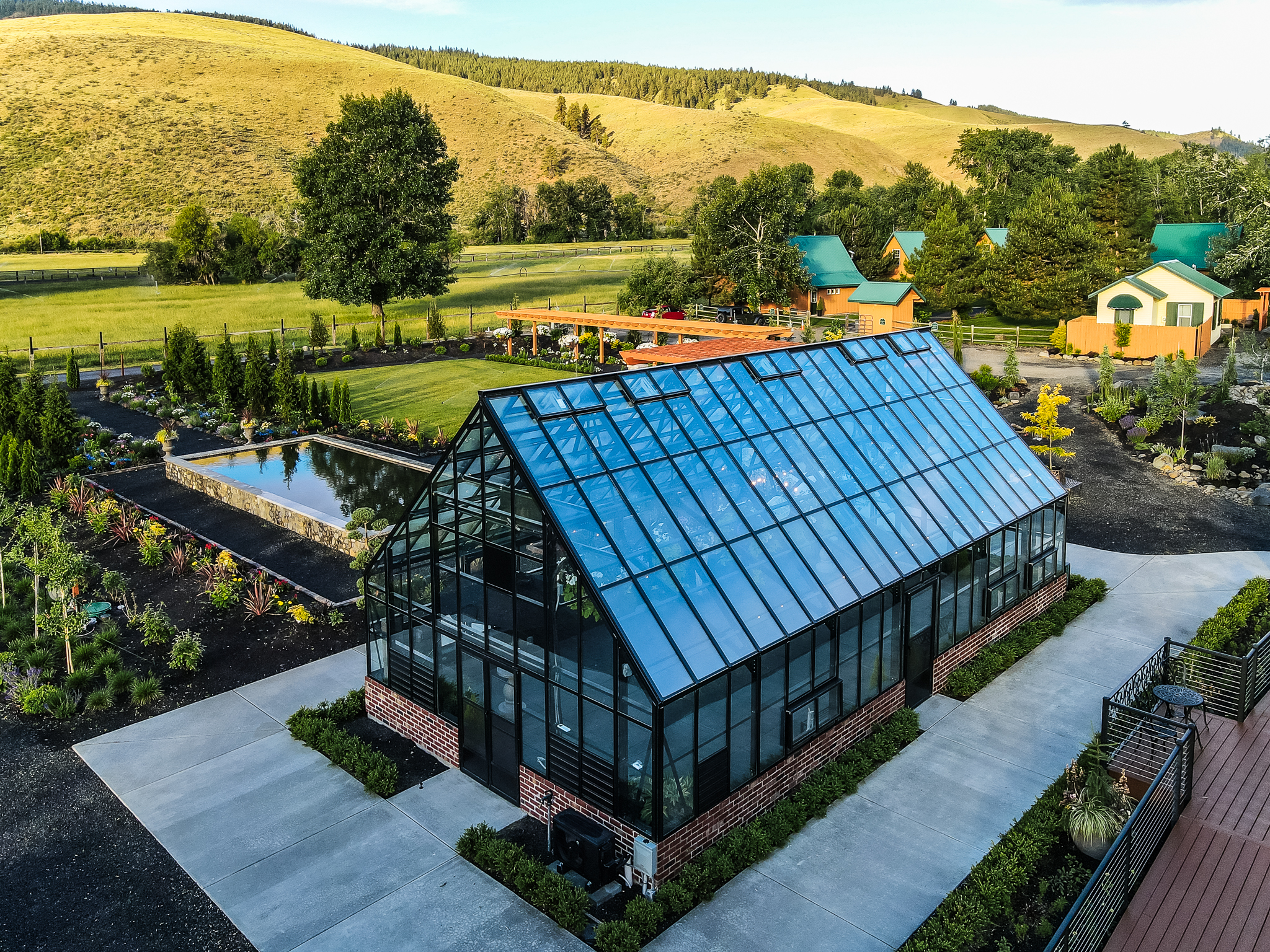 Beautiful Country Escape: Hummingbird Cabin