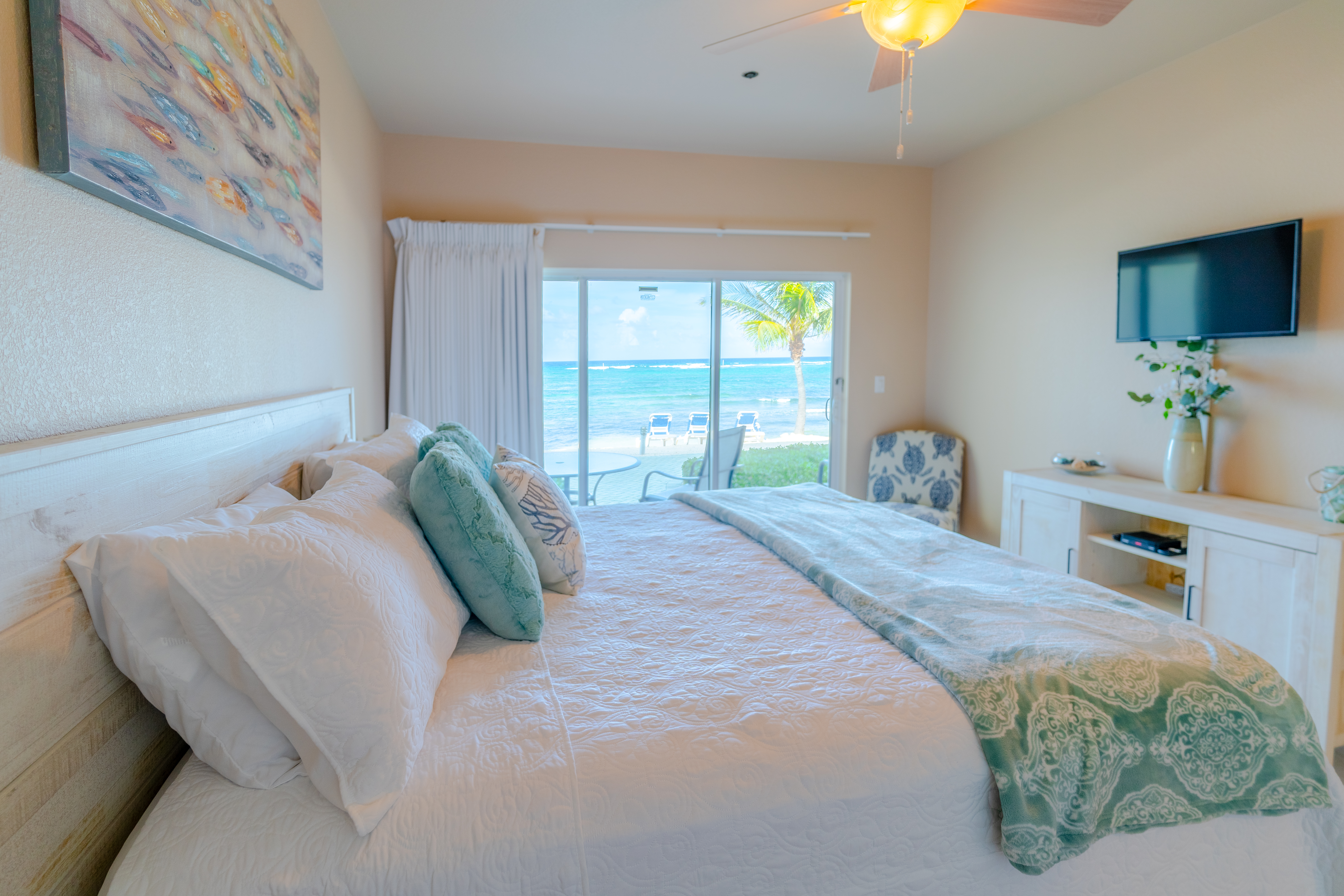 Steps to Beach! Beautiful Views! Beachfront Bliss!