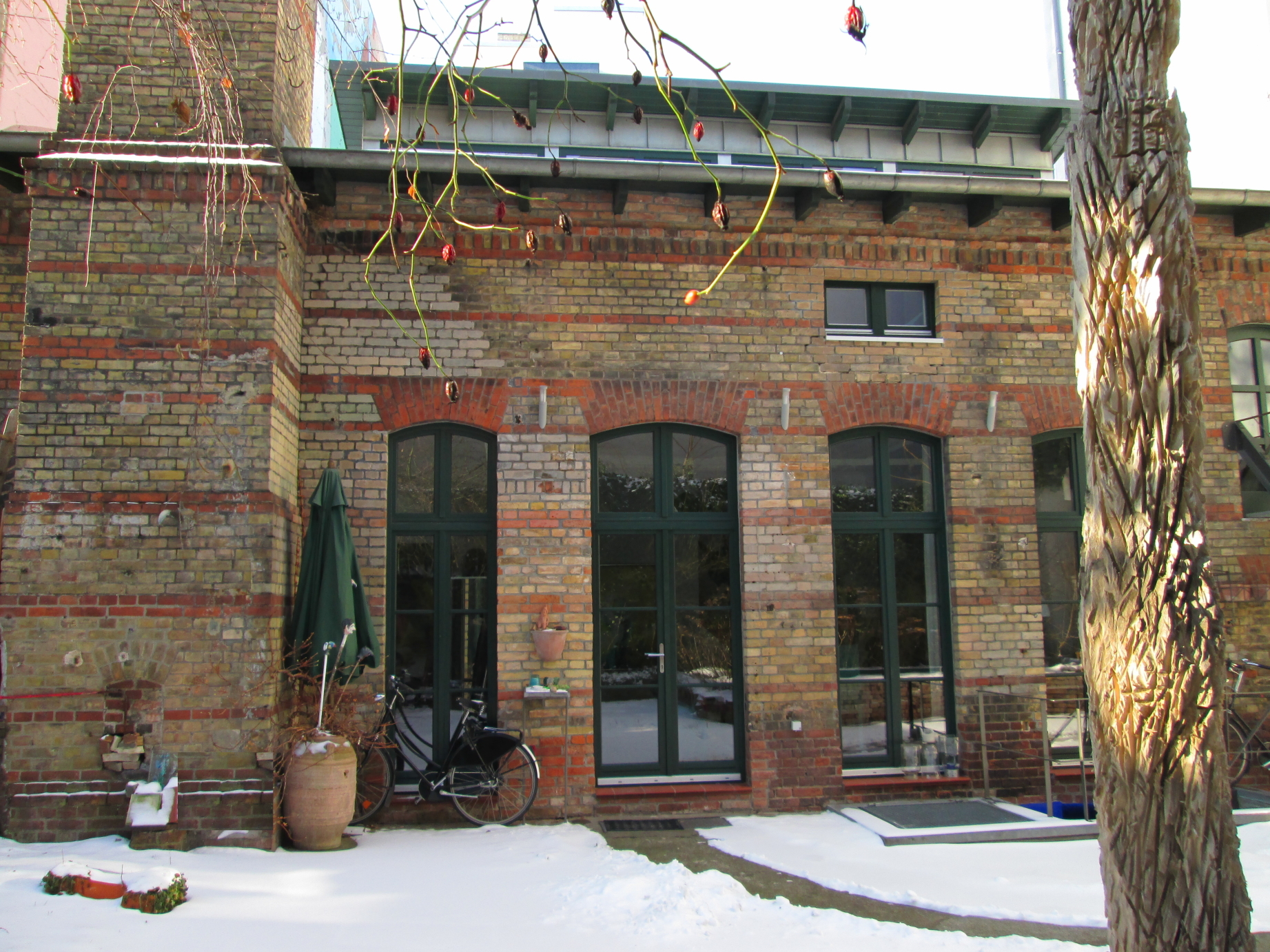 Center - Artist Studio with Garden