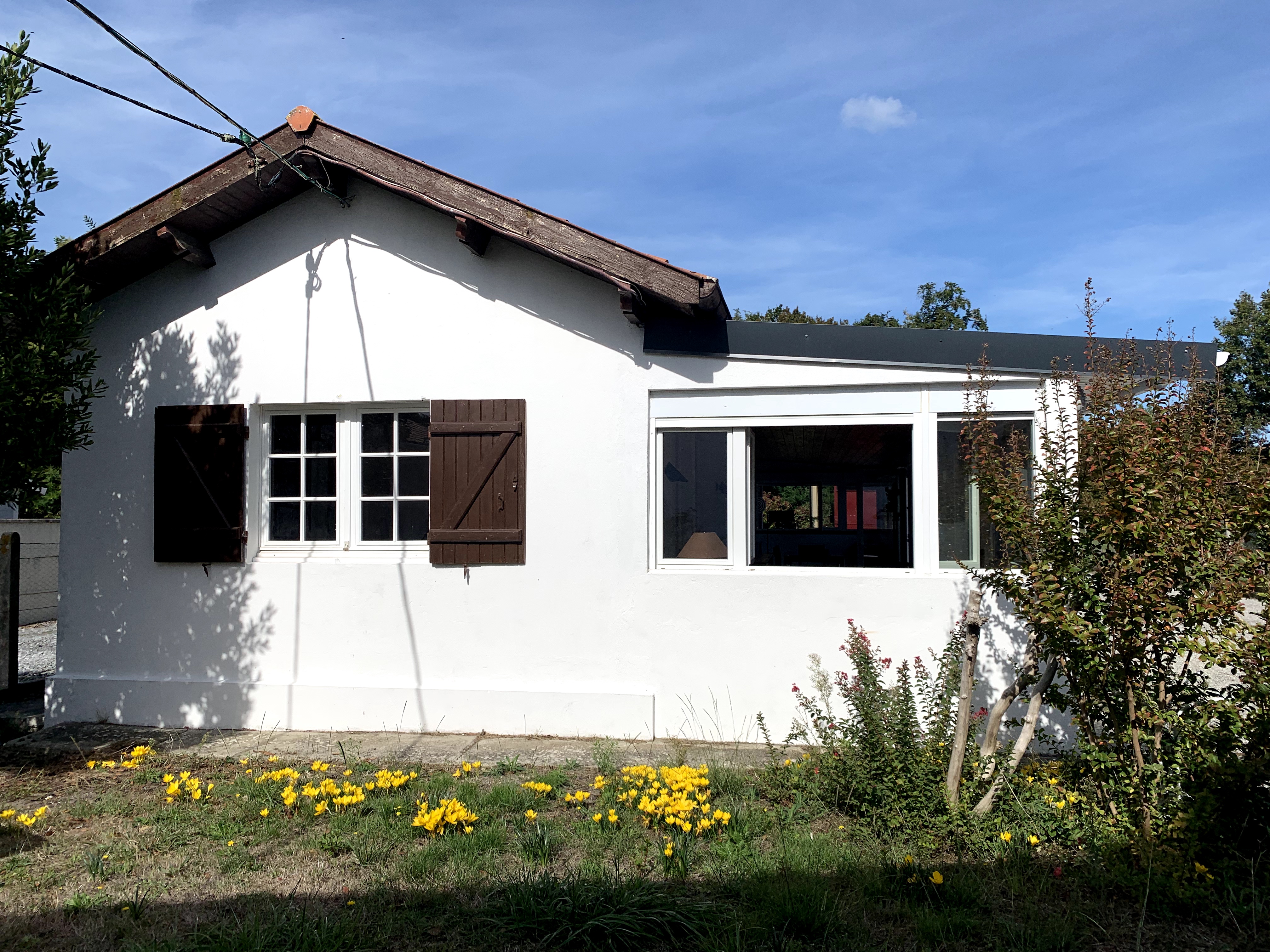 House 70 m2, 5mn walk on foot  swimming pool, sea water port