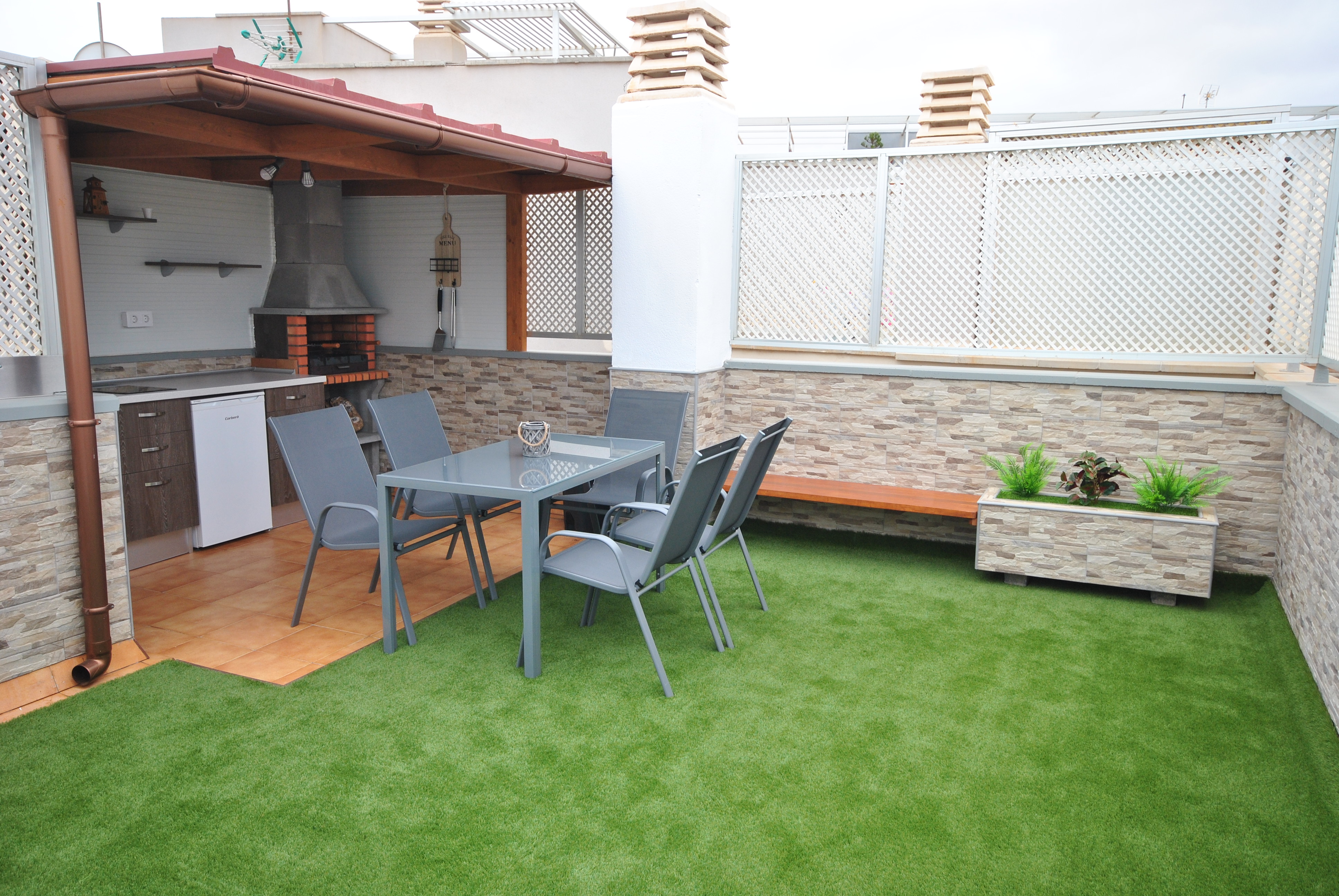 House with pool and beautiful terrace + barbecue
