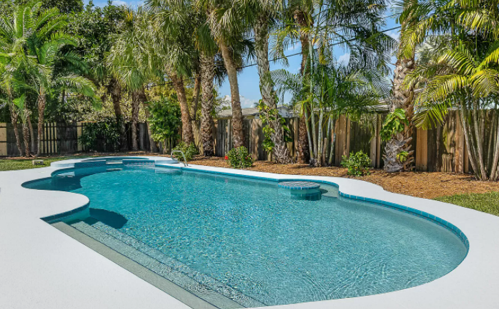 Kid & Pet Friendly! Private Pool, Walk 2 Beach