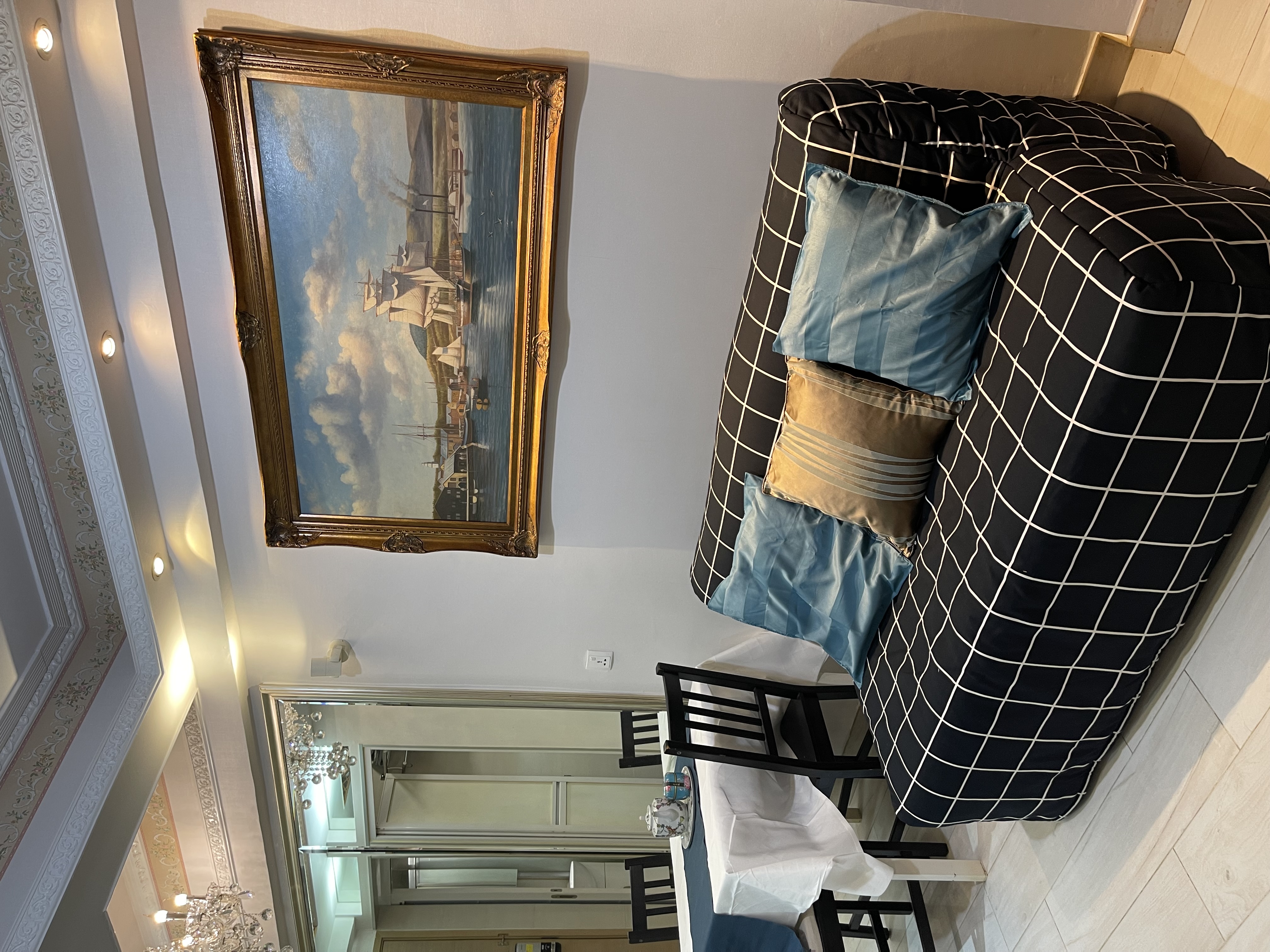 Downtown Mong Kok Mtr Lux. dec 4 beds 2 baths