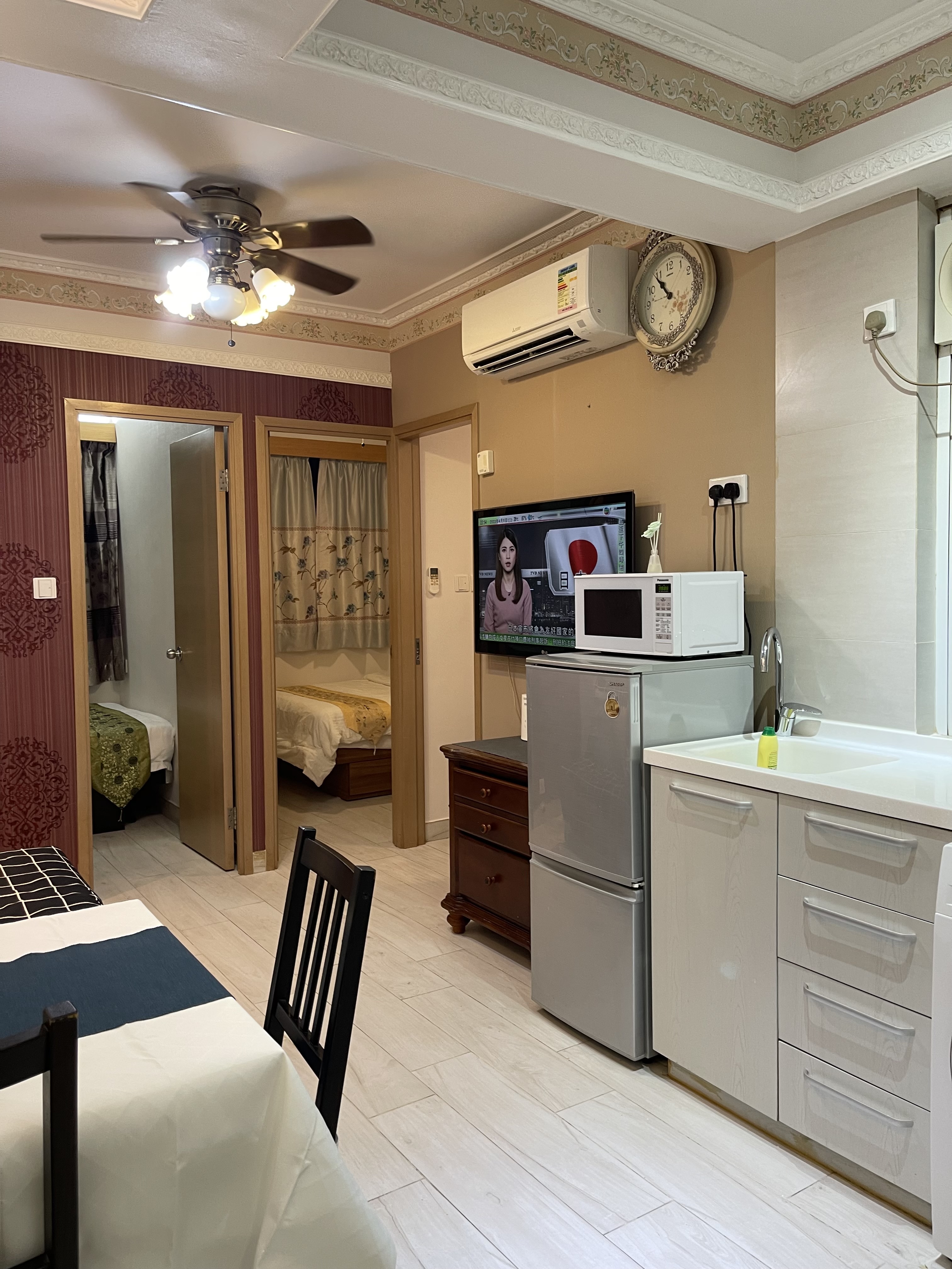 Downtown Mong Kok Mtr Lux. dec 4 beds 2 baths
