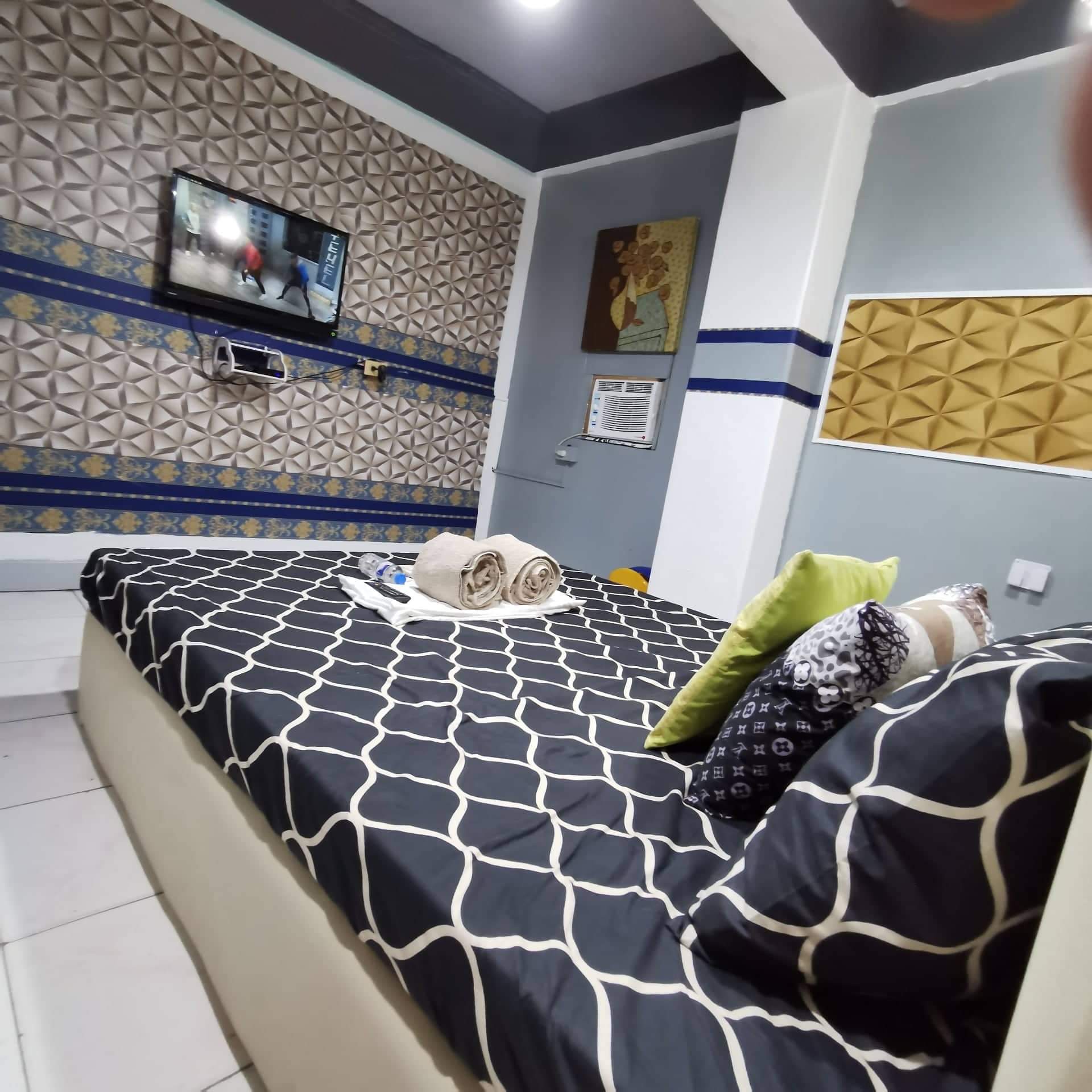 غرفة نوم بتصميم حديث واحد واسعة جدًا PNY Inn 5 Airbnb غرفة نوم بتصميم حديث واحد واسعة جدًا PNY Inn 5 Airbnb