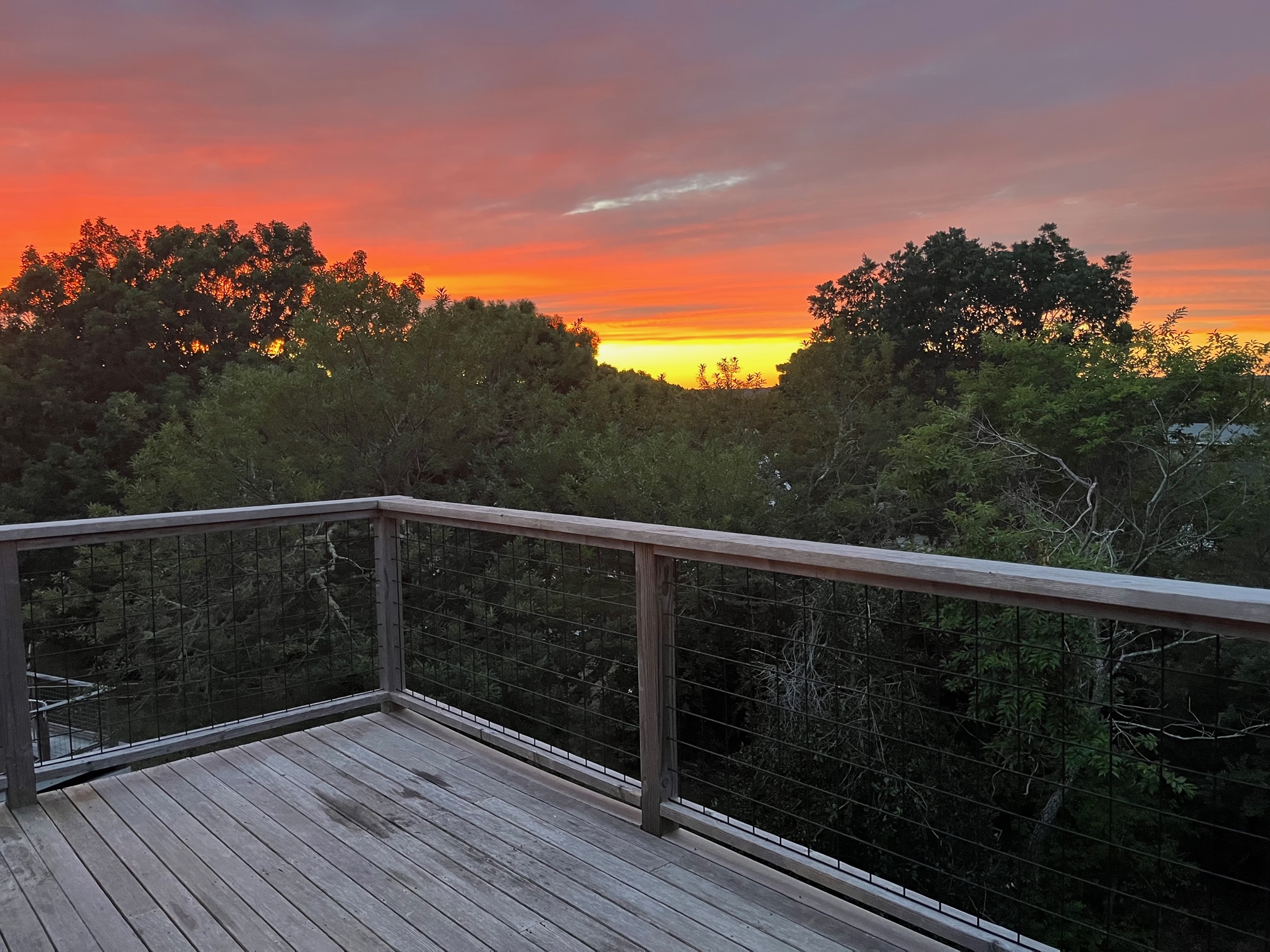 2 Bedroom, 5 min walk to bay beach!