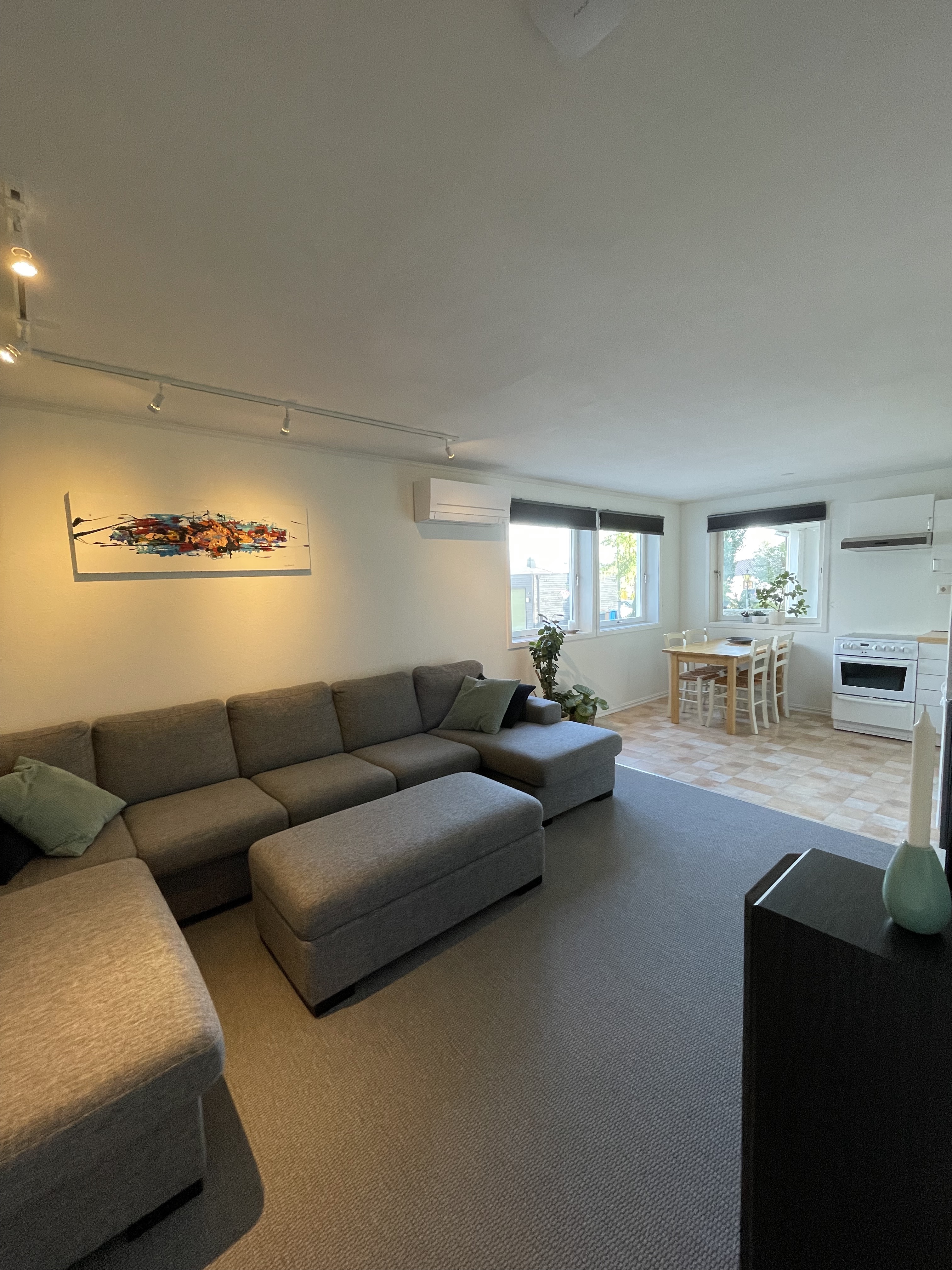 Bright and cozy plinth apartment