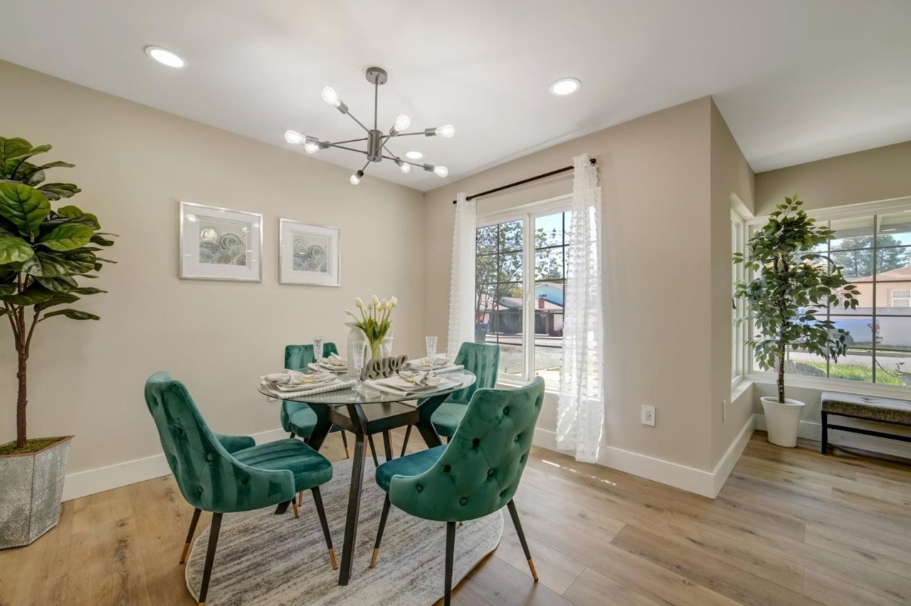 Moderna casa de 3 dormitorios y 1,5 baños cerca del centro - Airbnb