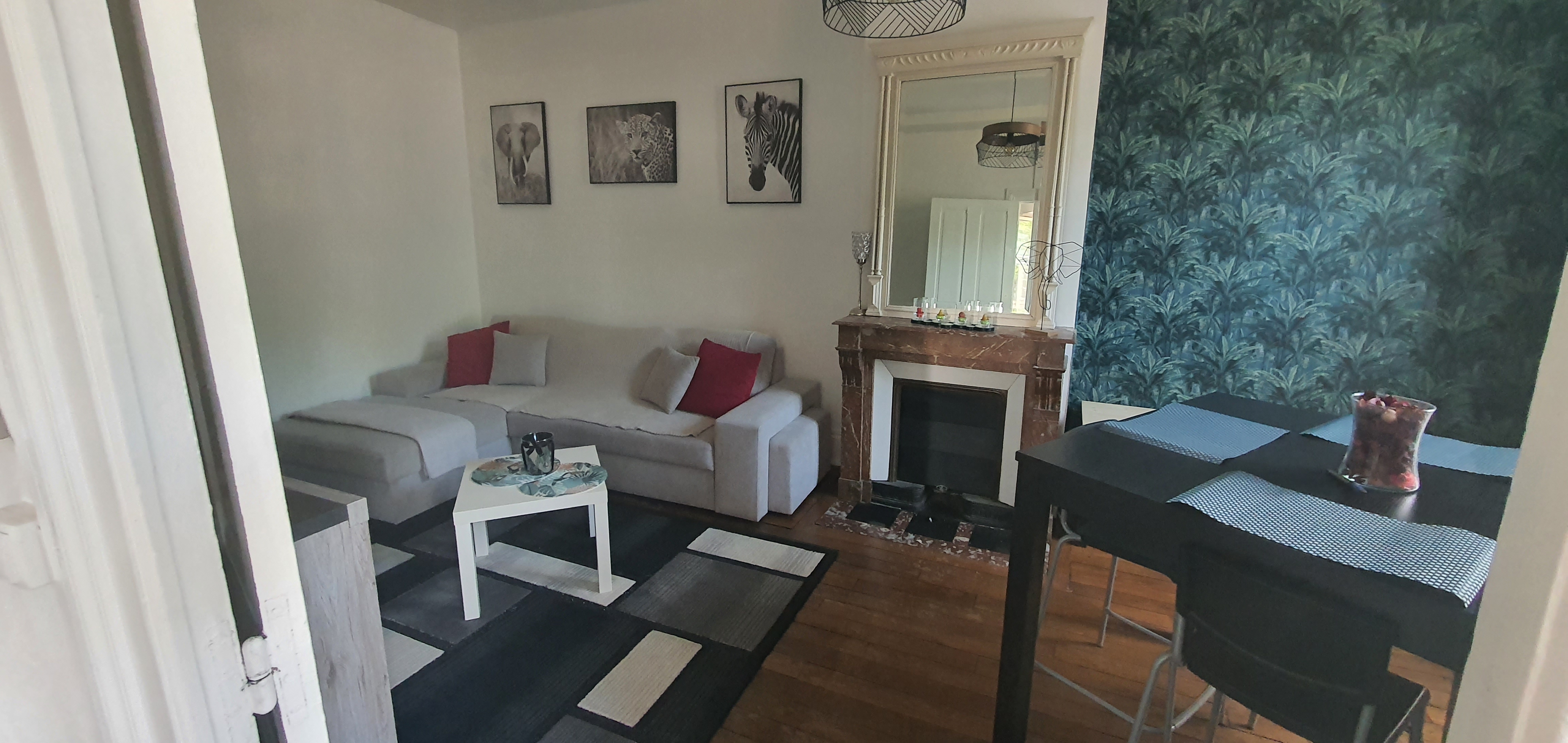 Chaumont: Pleasant townhouse.