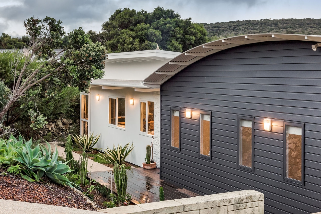Spacious home, stroll to Yallingup Beach.