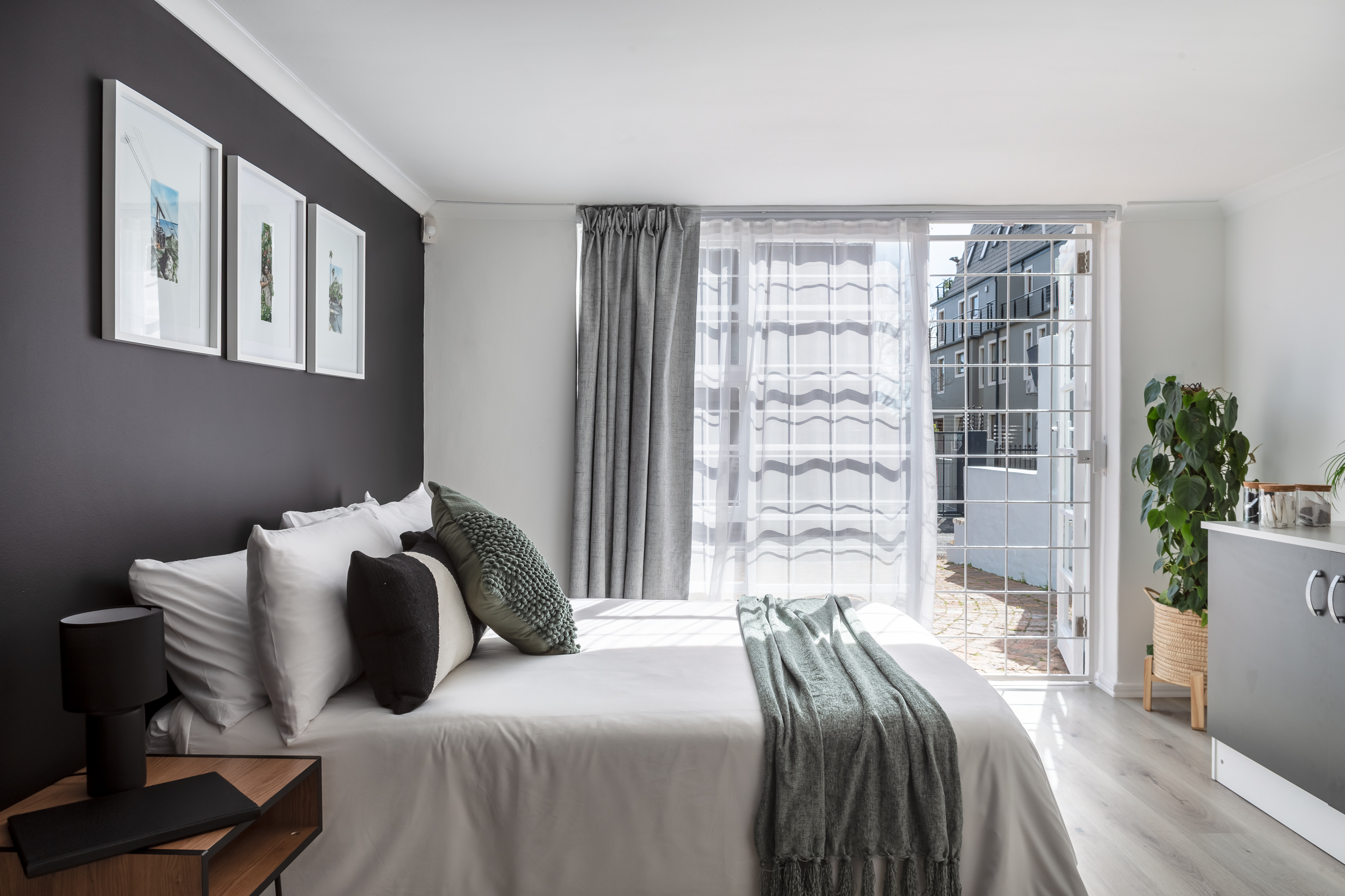 Cozy Ensuite: Ideal City Location on Quiet Street