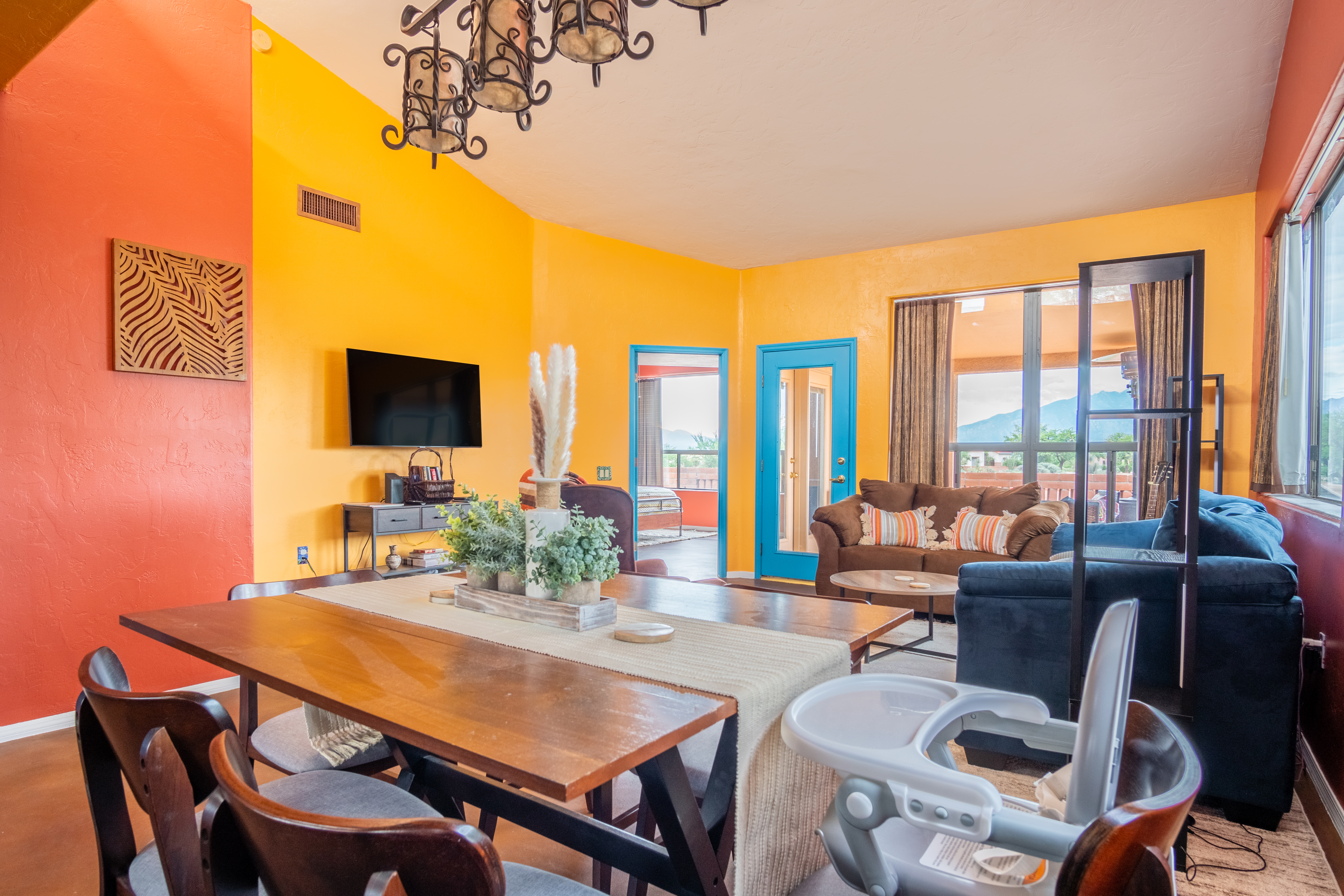 Enjoy Southwest Colors! 1-bedroom condo/ patio.
