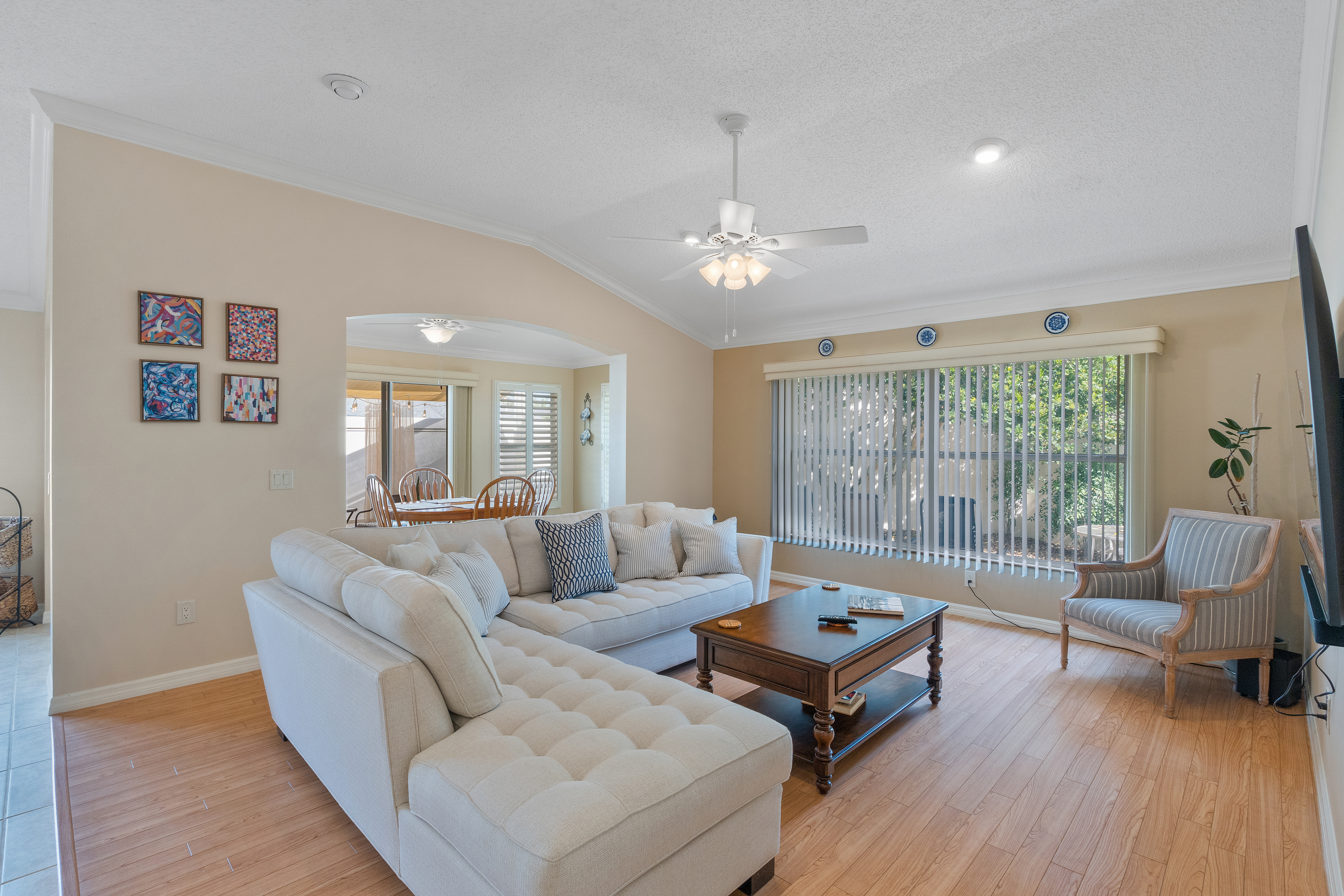 The Villages Oasis (1 mile to SQ, walk to pool)