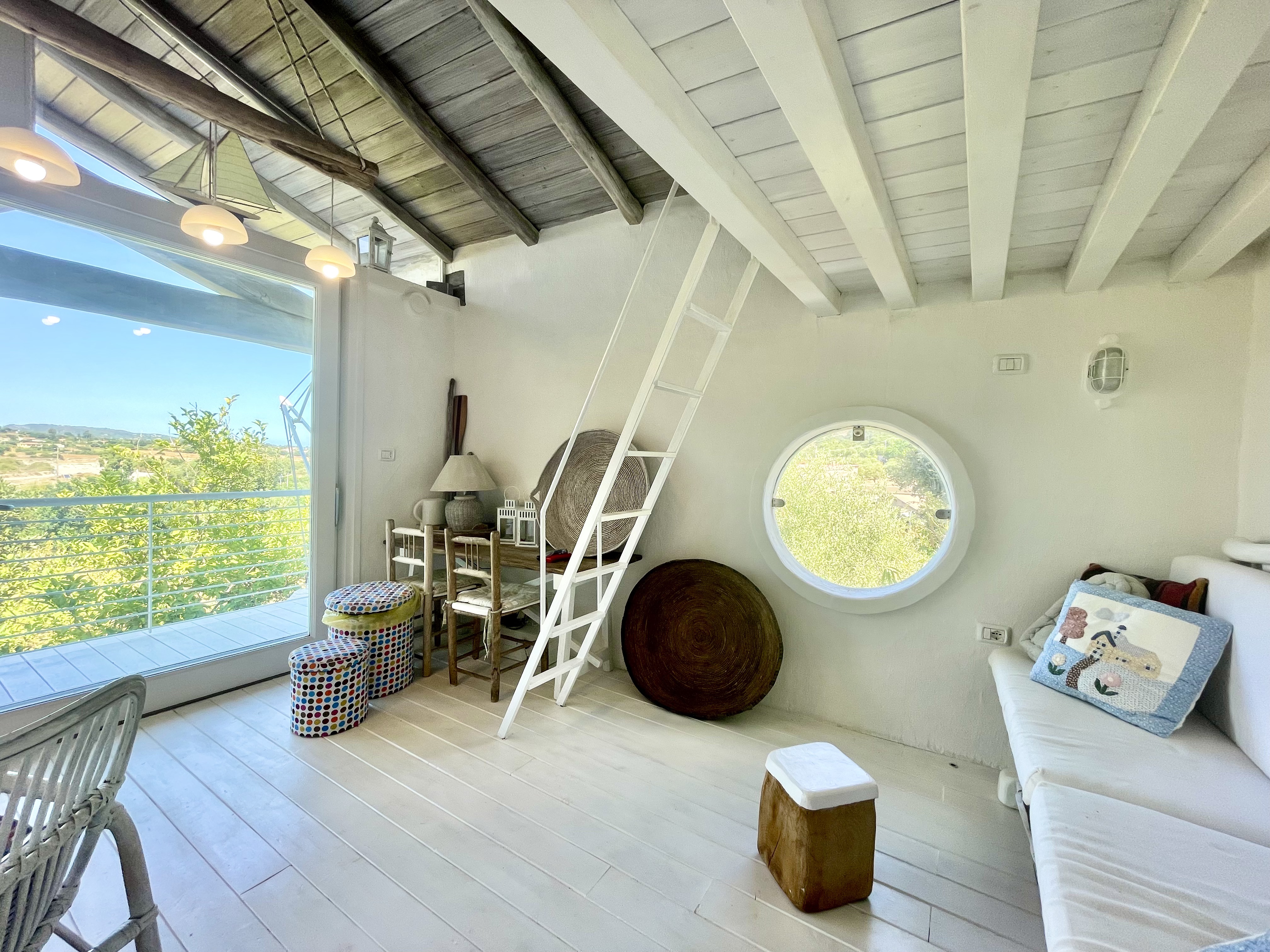 Dreamy tiny house near the sea